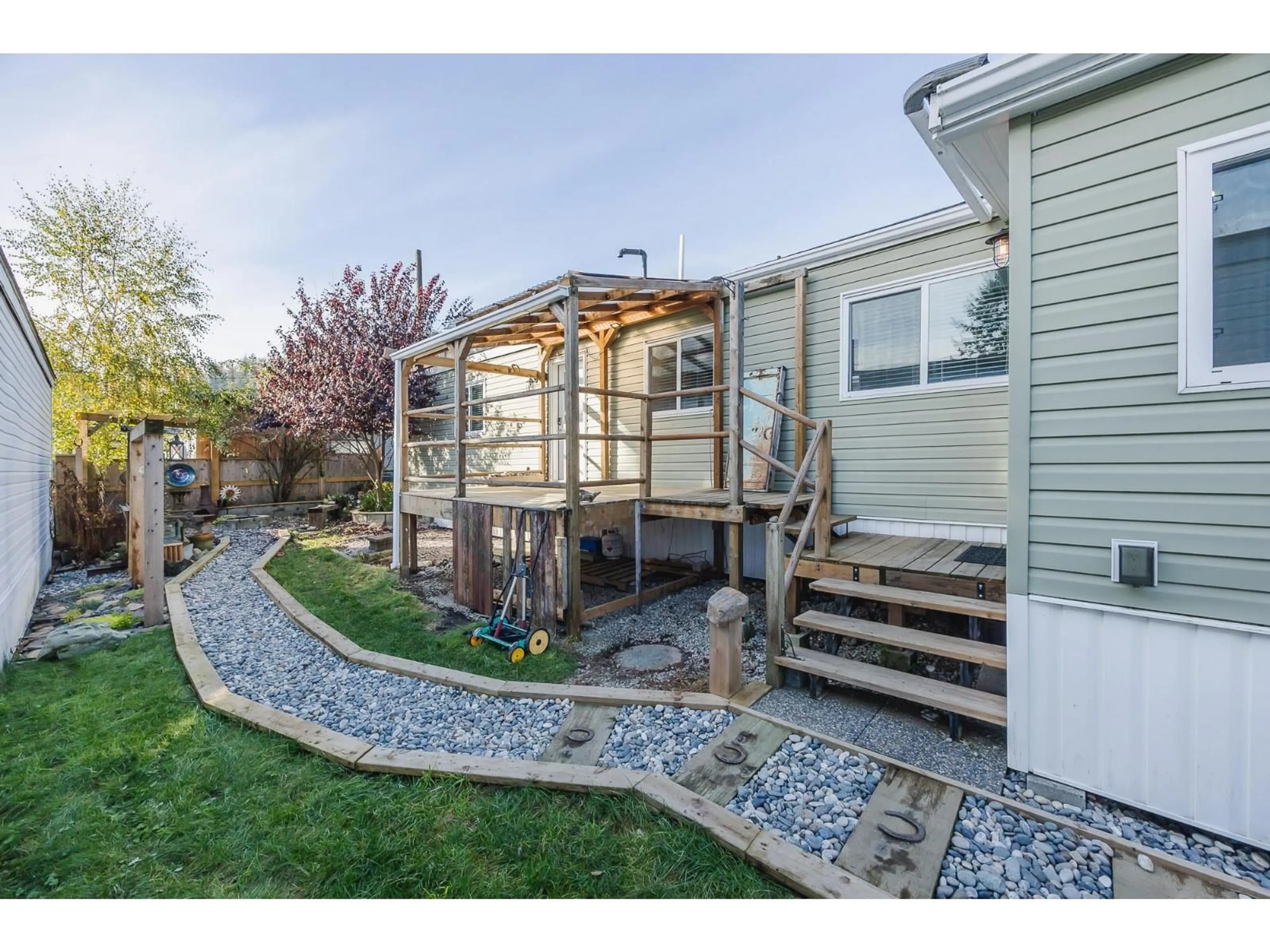 Home with vinyl exterior material, street for 28 - 9267 SHOOK, Mission British Columbia V2V5M2