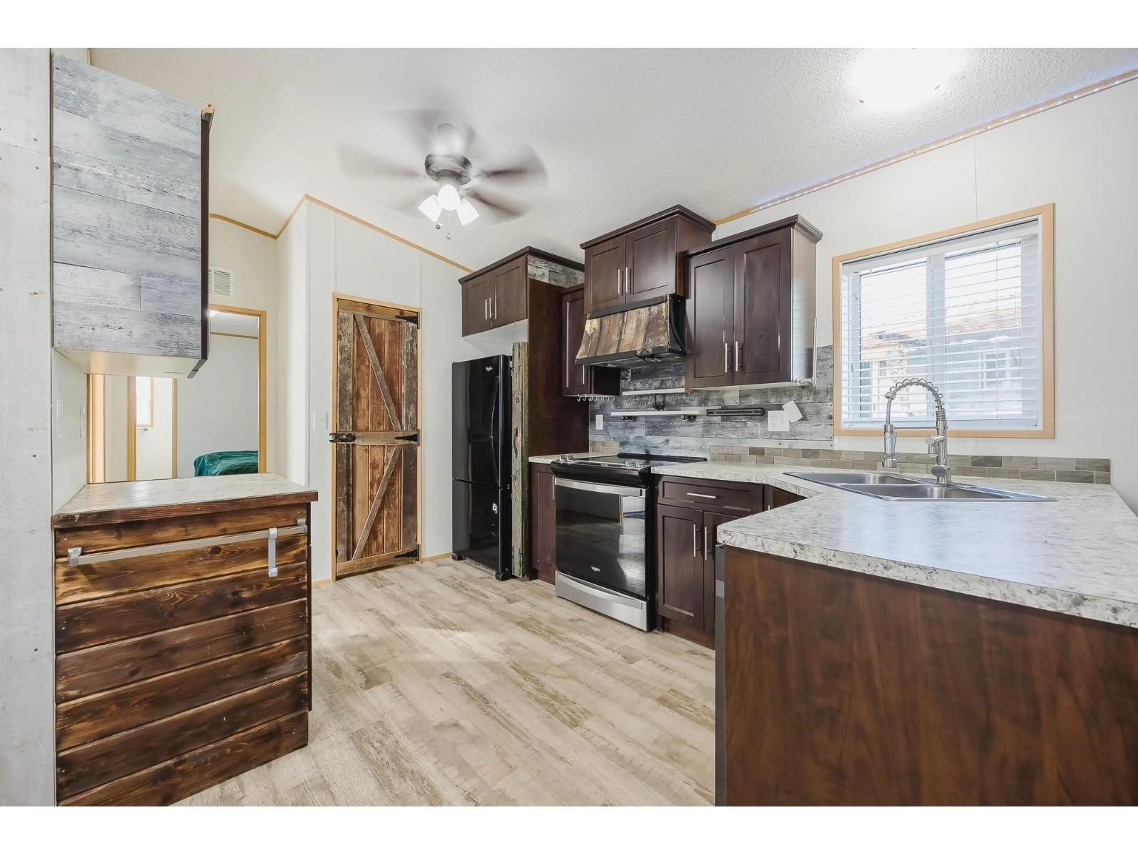 Open concept kitchen, wood/laminate floor for 28 - 9267 SHOOK, Mission British Columbia V2V5M2