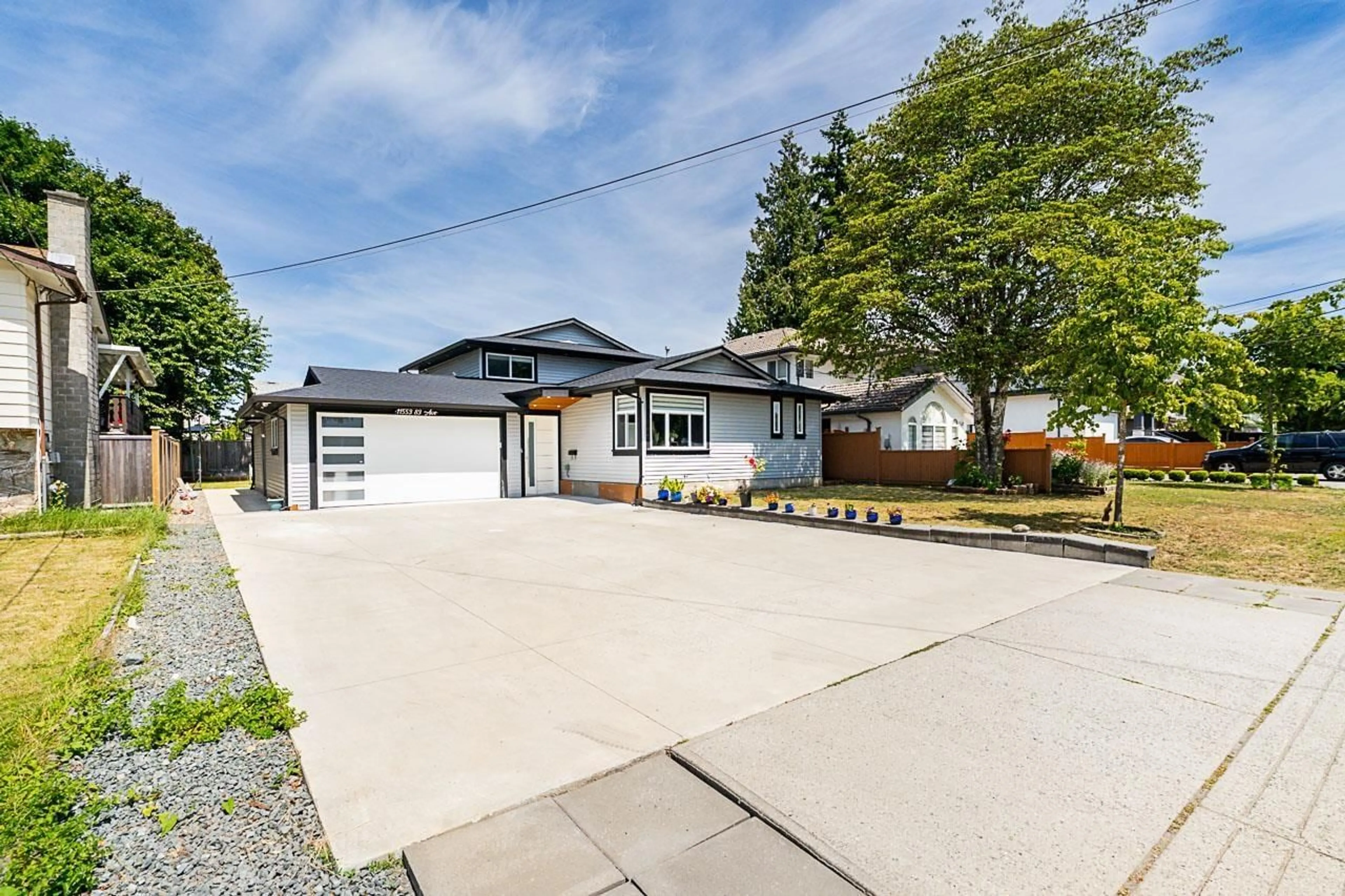 A pic from outside/outdoor area/front of a property/back of a property/a pic from drone, street for 11553 83, Surrey British Columbia V4C2G9