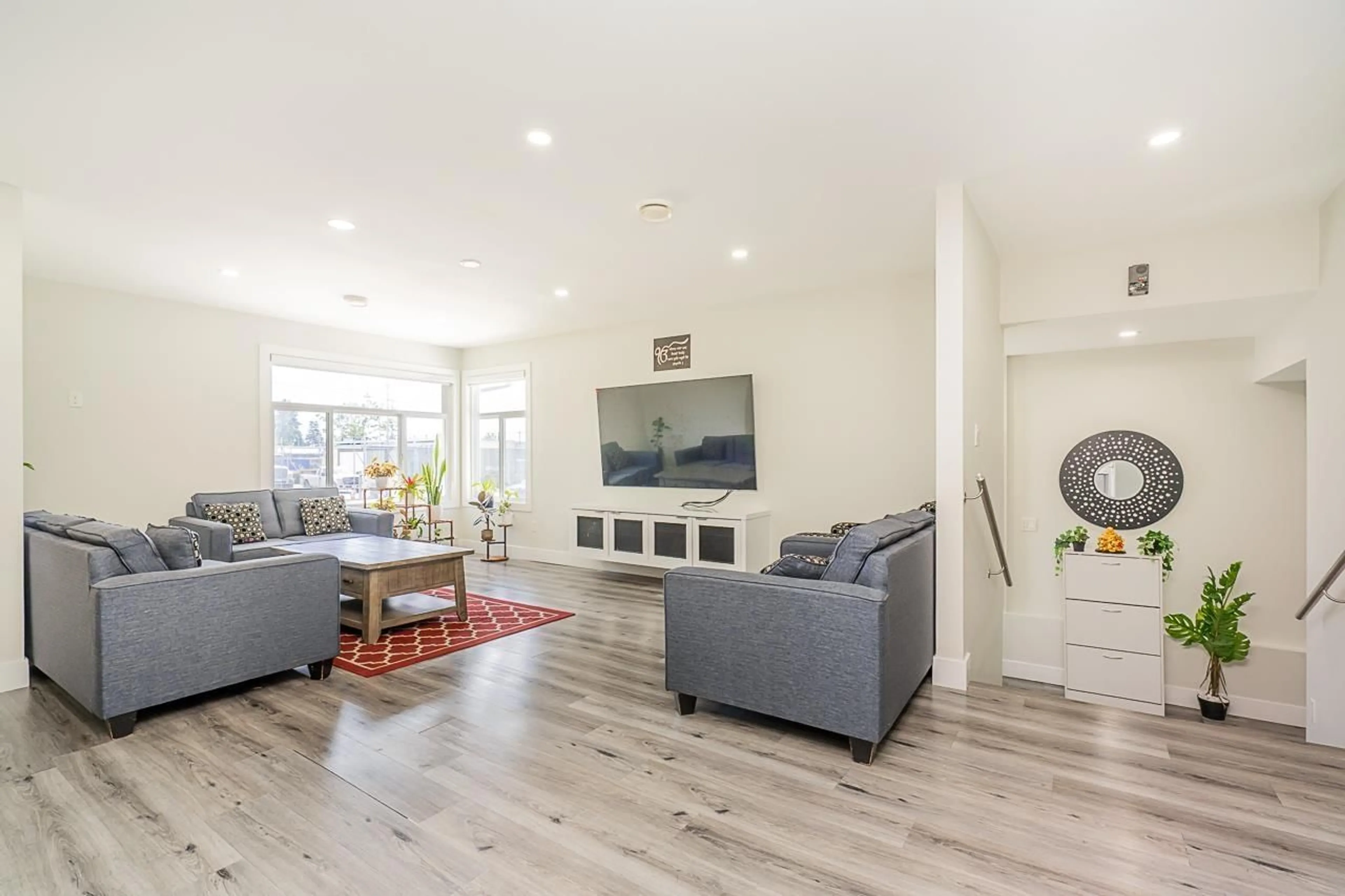 Living room with furniture, unknown for 11553 83, Surrey British Columbia V4C2G9