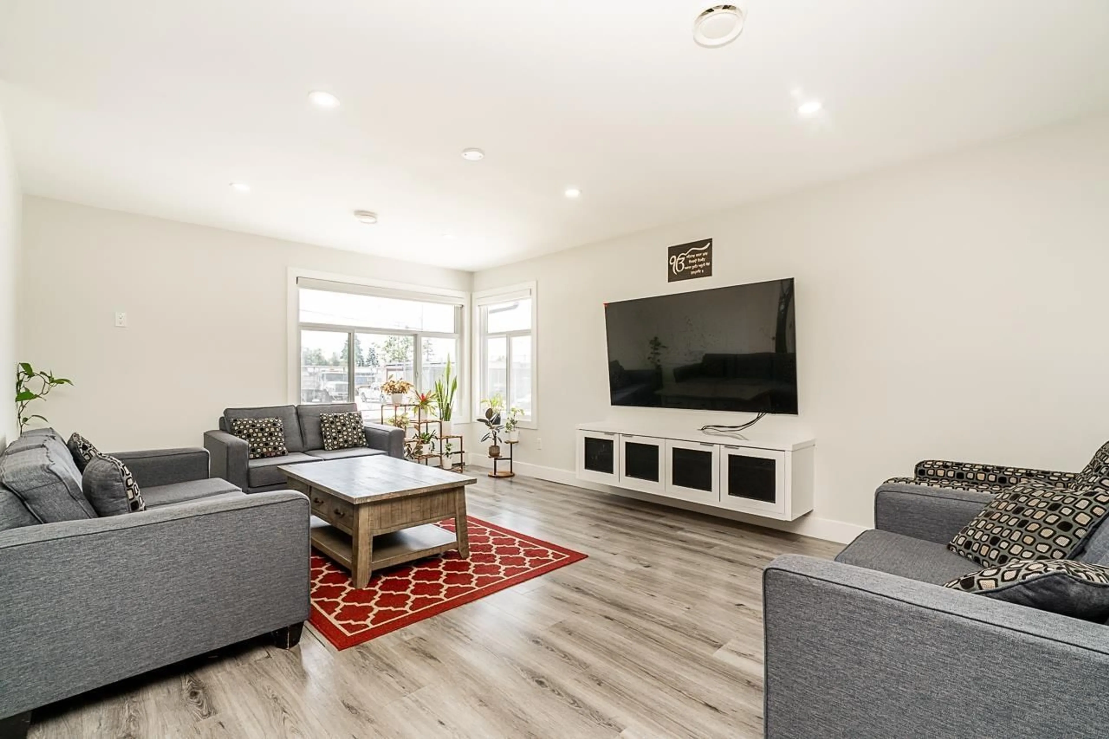 Living room with furniture, unknown for 11553 83, Surrey British Columbia V4C2G9