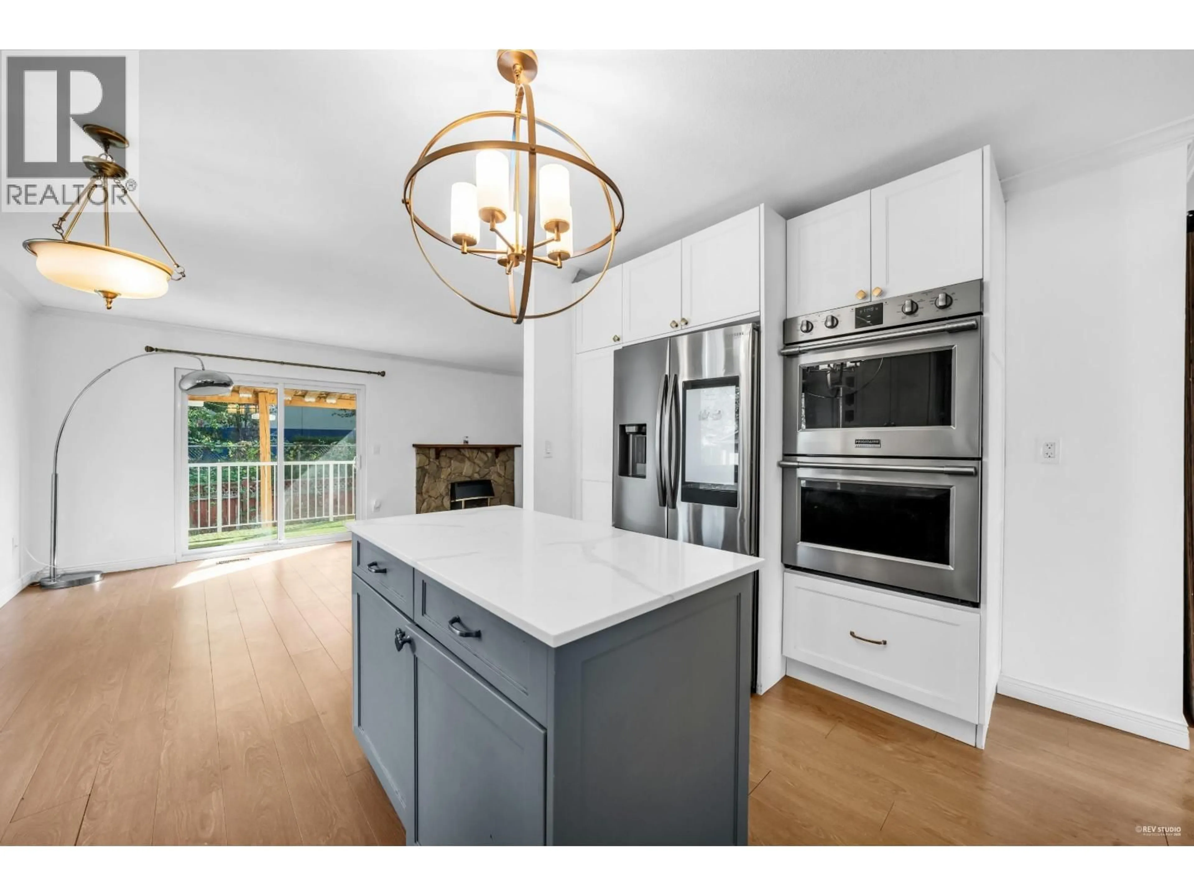 Open concept kitchen, ceramic/tile floor for 12150 CHESTNUT CRESCENT, Pitt Meadows British Columbia V3Y2C6