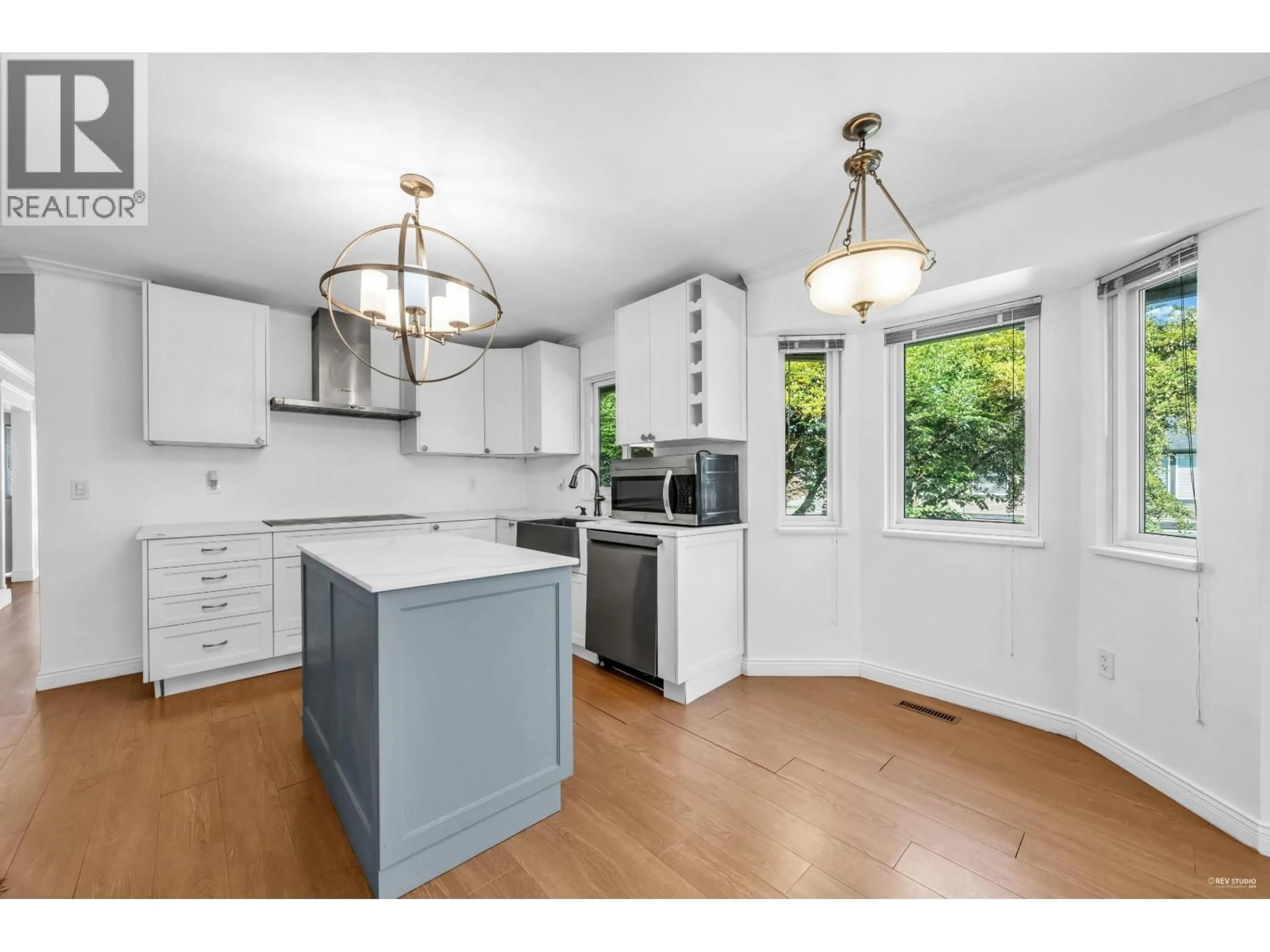 Open concept kitchen, unknown for 12150 CHESTNUT CRESCENT, Pitt Meadows British Columbia V3Y2C6