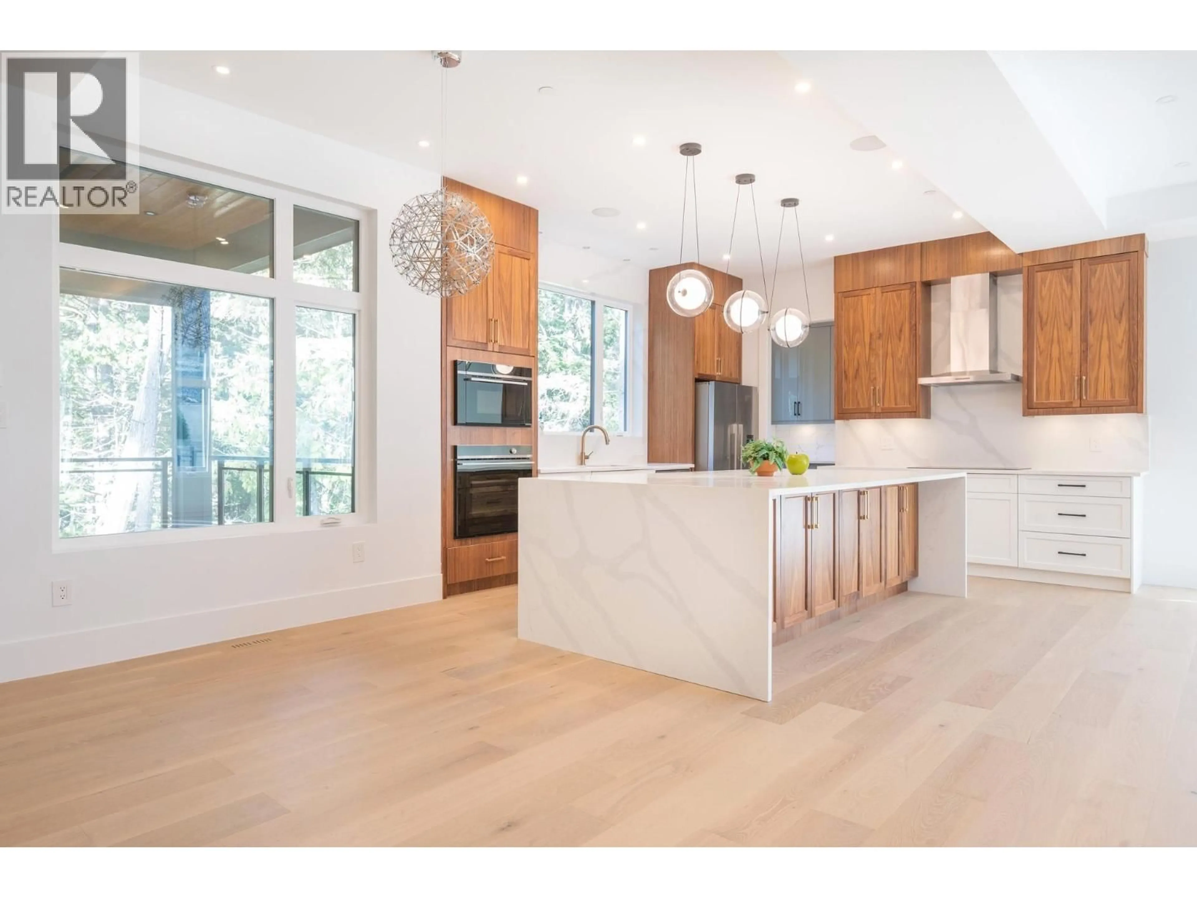 Open concept kitchen, wood/laminate floor for 9113 RIVERSIDE DRIVE, Whistler British Columbia V0N1B9