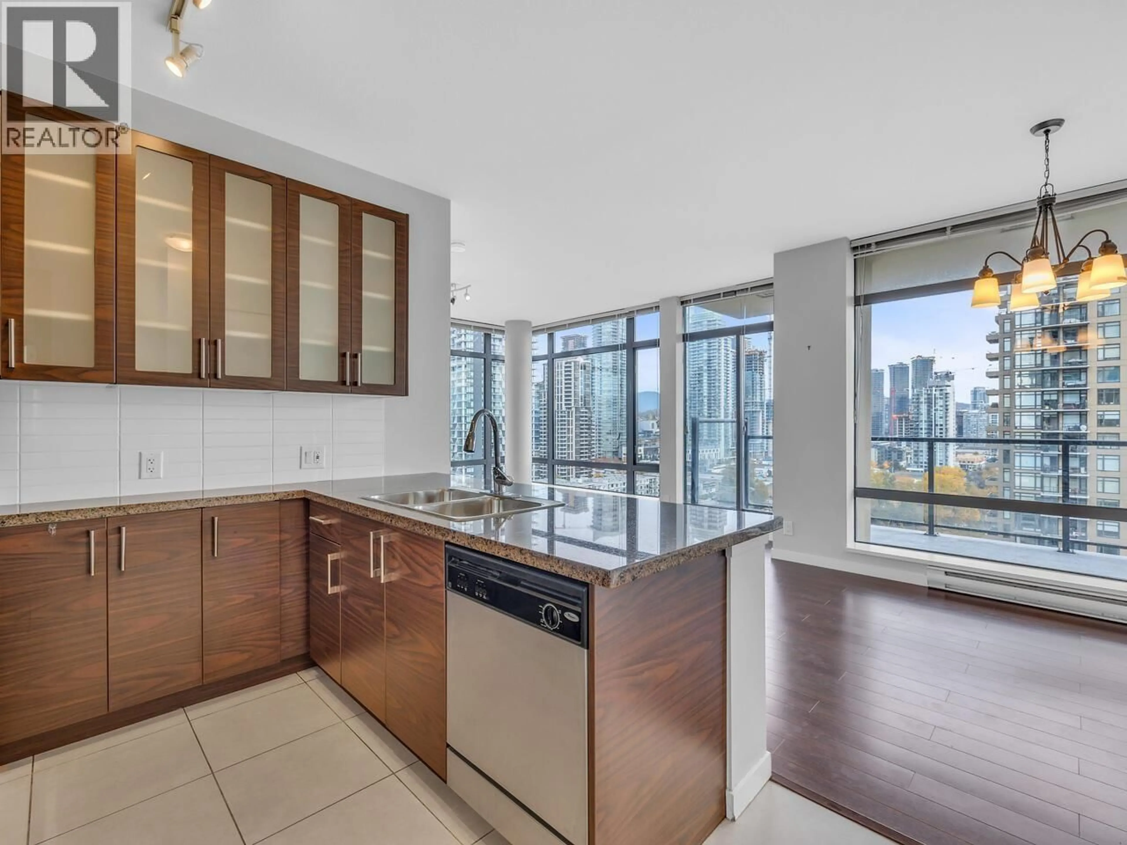 Open concept kitchen, unknown for 2006 - 2345 MADISON AVENUE, Burnaby British Columbia V5C0B4