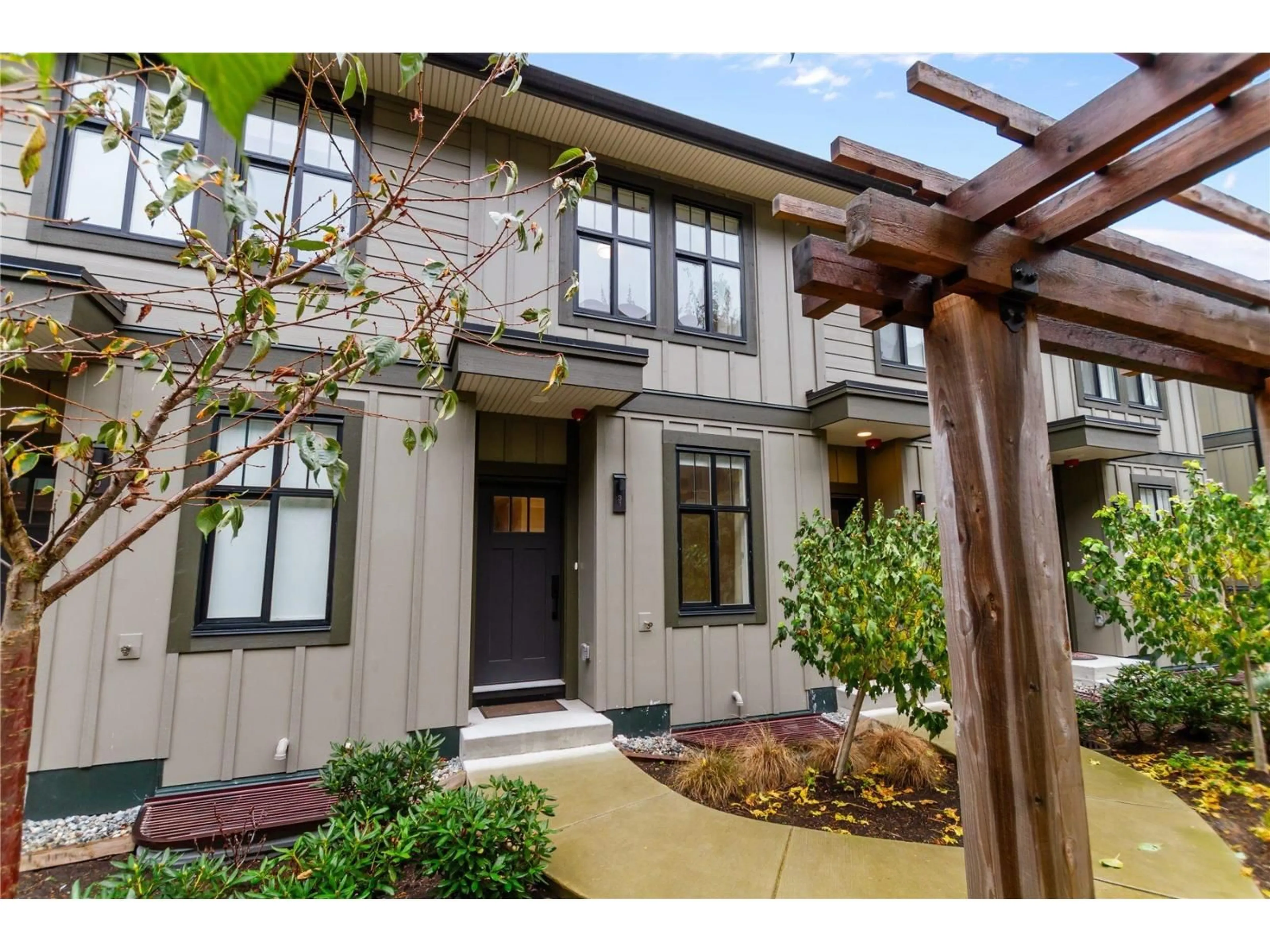 Unknown for 31 - 2350 165, Surrey British Columbia V3Z1J9