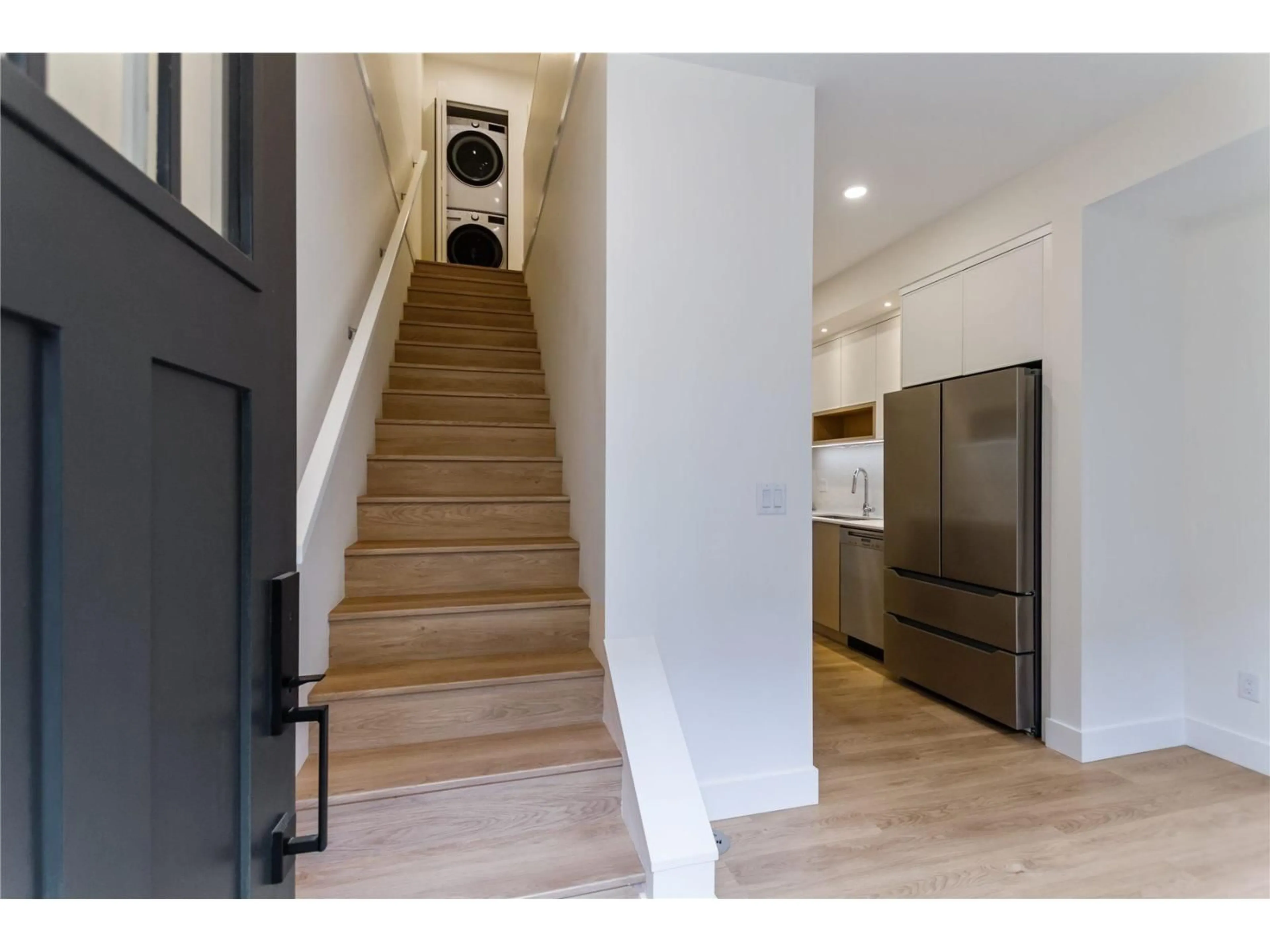 Indoor entryway for 31 - 2350 165, Surrey British Columbia V3Z1J9