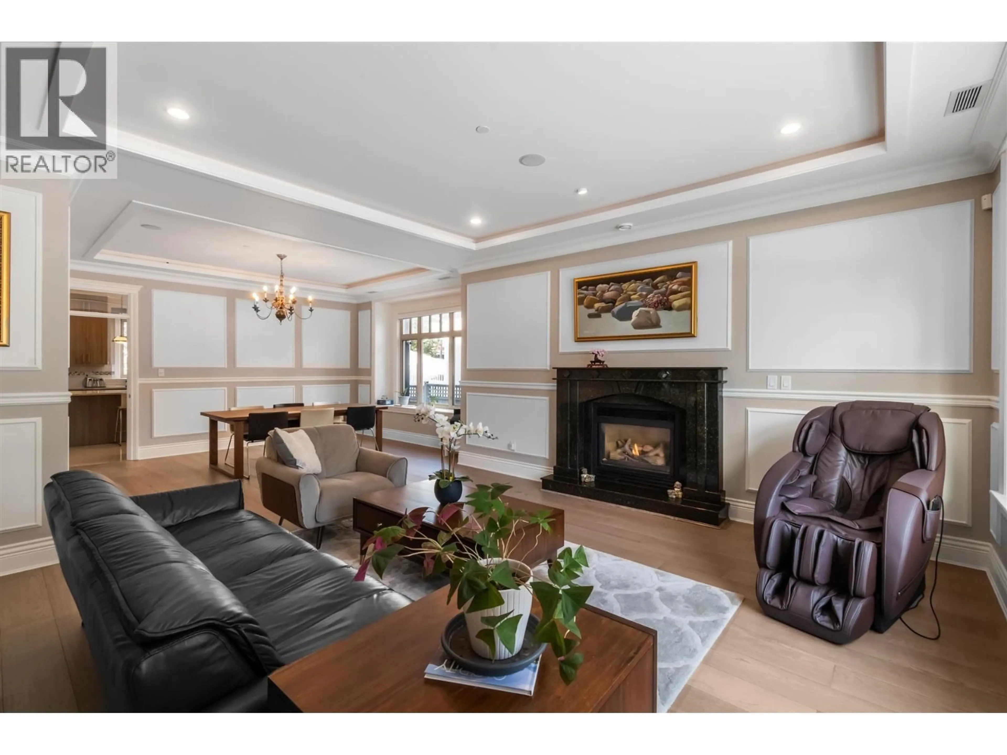 Living room with furniture, wood/laminate floor for 5809 CARTIER STREET, Vancouver British Columbia V6M3A6