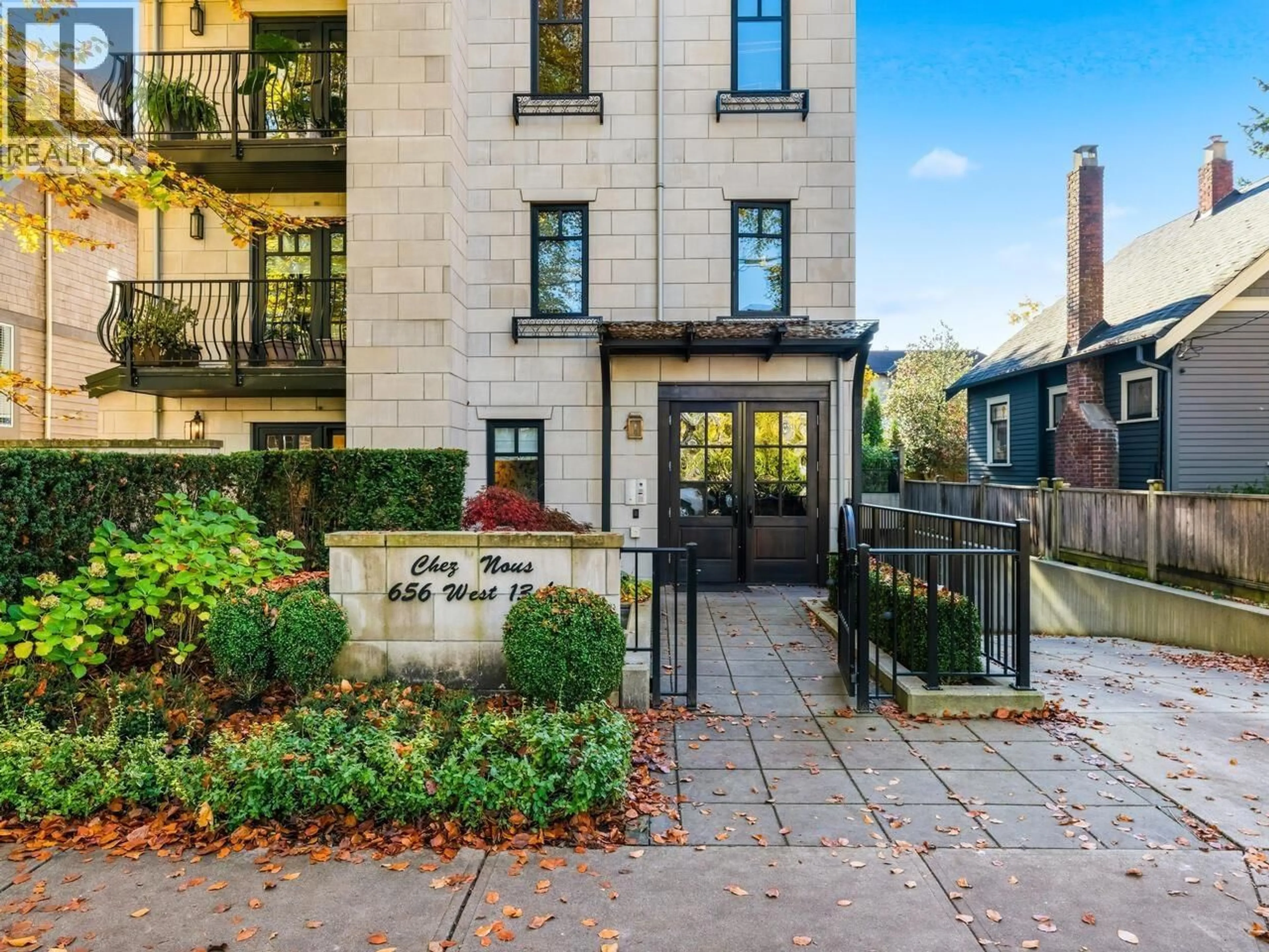 Indoor entryway for 100 - 656 13TH AVENUE, Vancouver British Columbia V5Z1N9