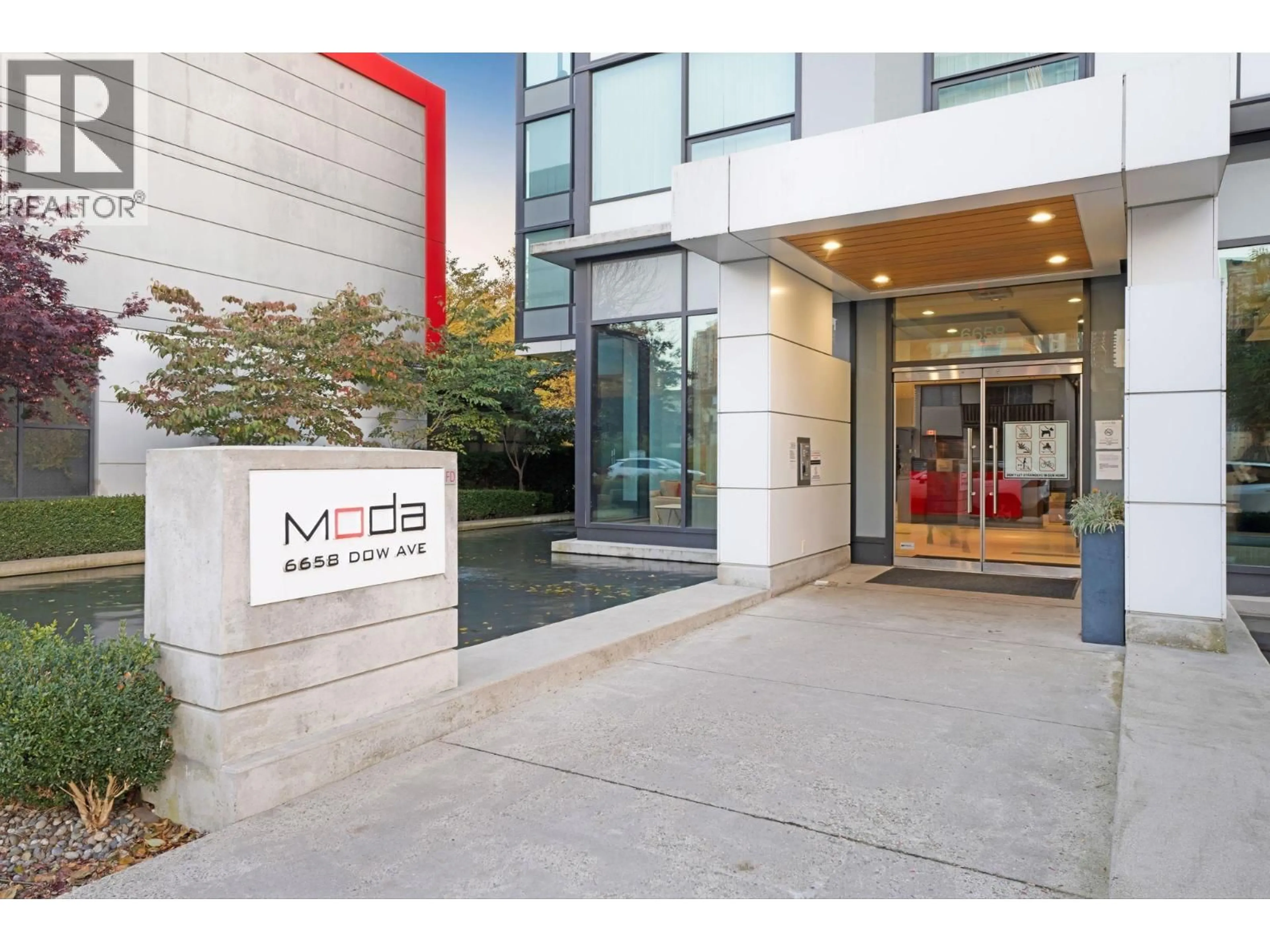 Indoor foyer for 1501 - 6658 DOW AVENUE, Burnaby British Columbia V5H0C7