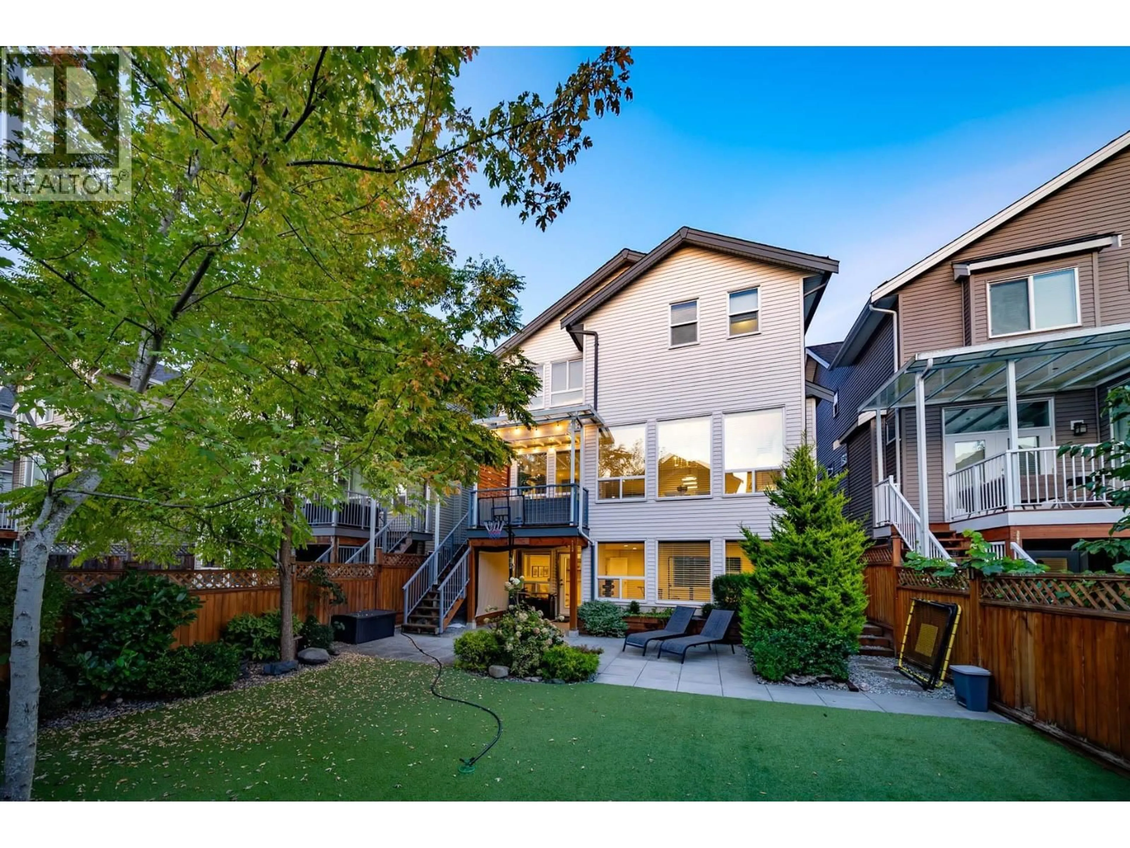 A pic from outside/outdoor area/front of a property/back of a property/a pic from drone, street for 10293 WYNNYK WAY, Maple Ridge British Columbia V2W1G3