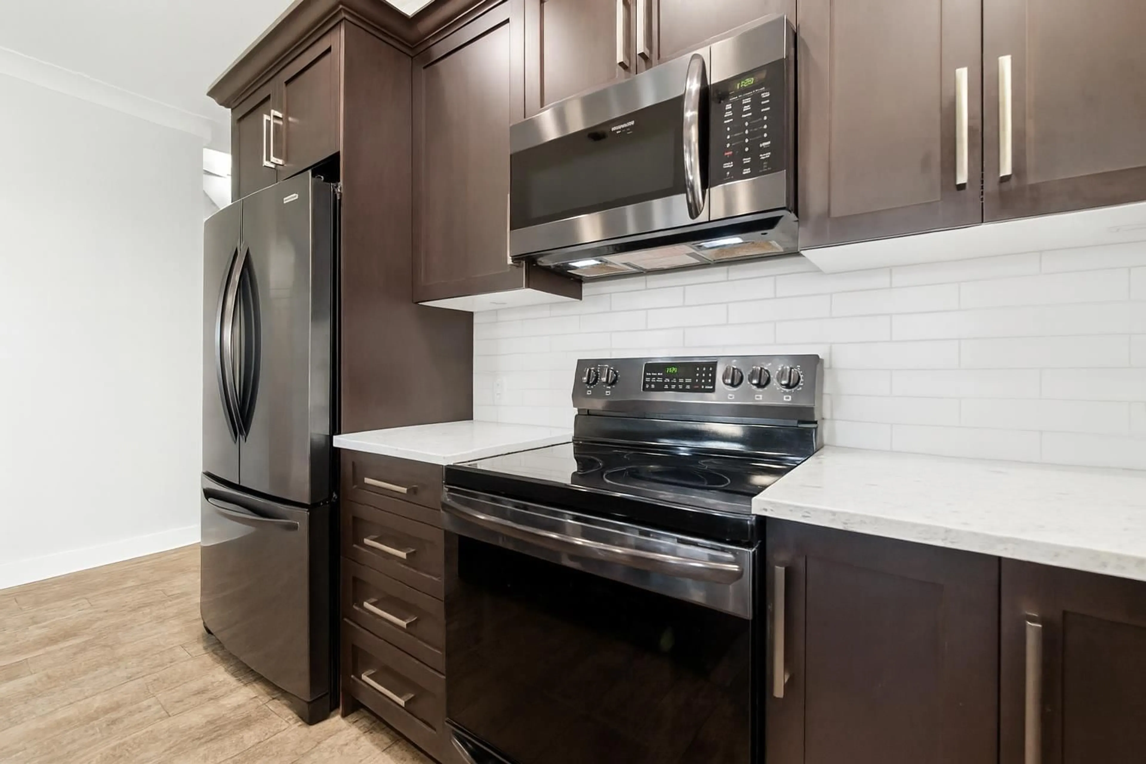 Standard kitchen, unknown for 14 - 6211 CHILLIWACK RIVER ROAD, Chilliwack British Columbia V2R6A7