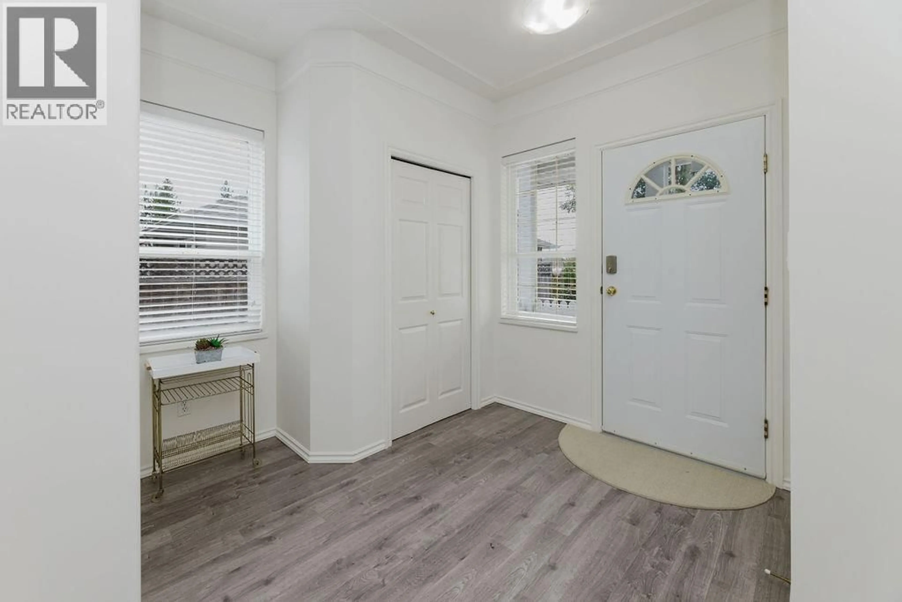 Indoor entryway for 6307 HOMESTEAD AVENUE, Sechelt British Columbia V7Z0M6