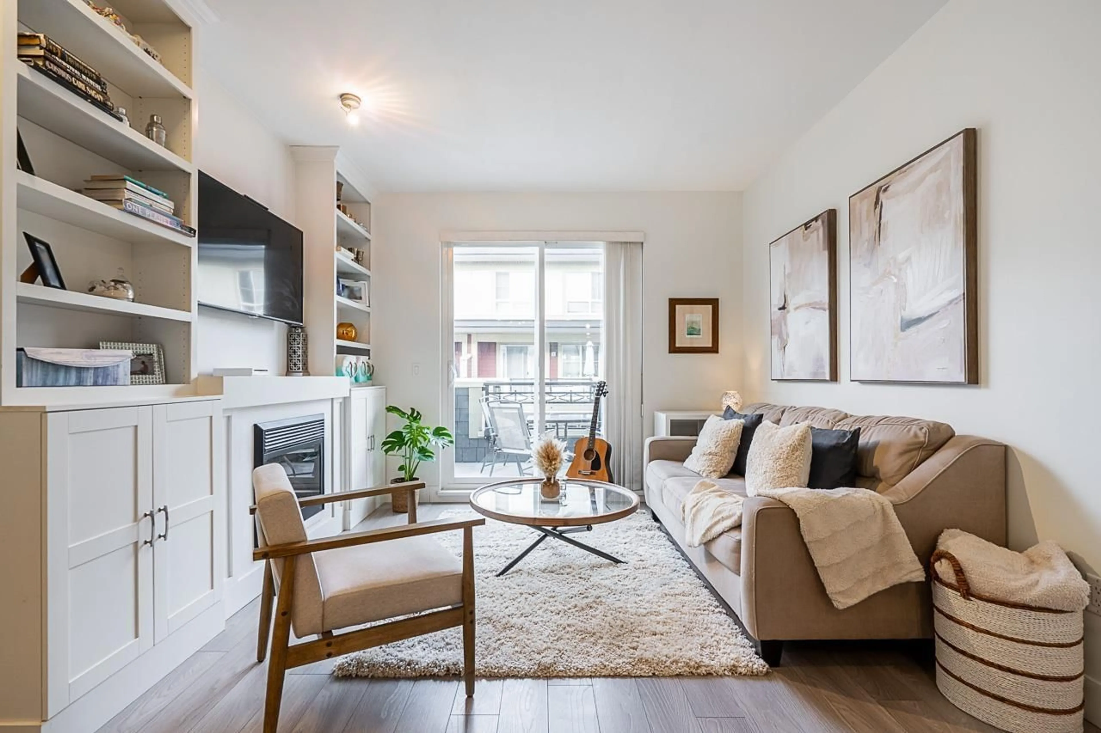 Living room with furniture, unknown for 34 - 19477 72A, Surrey British Columbia V4N6M2