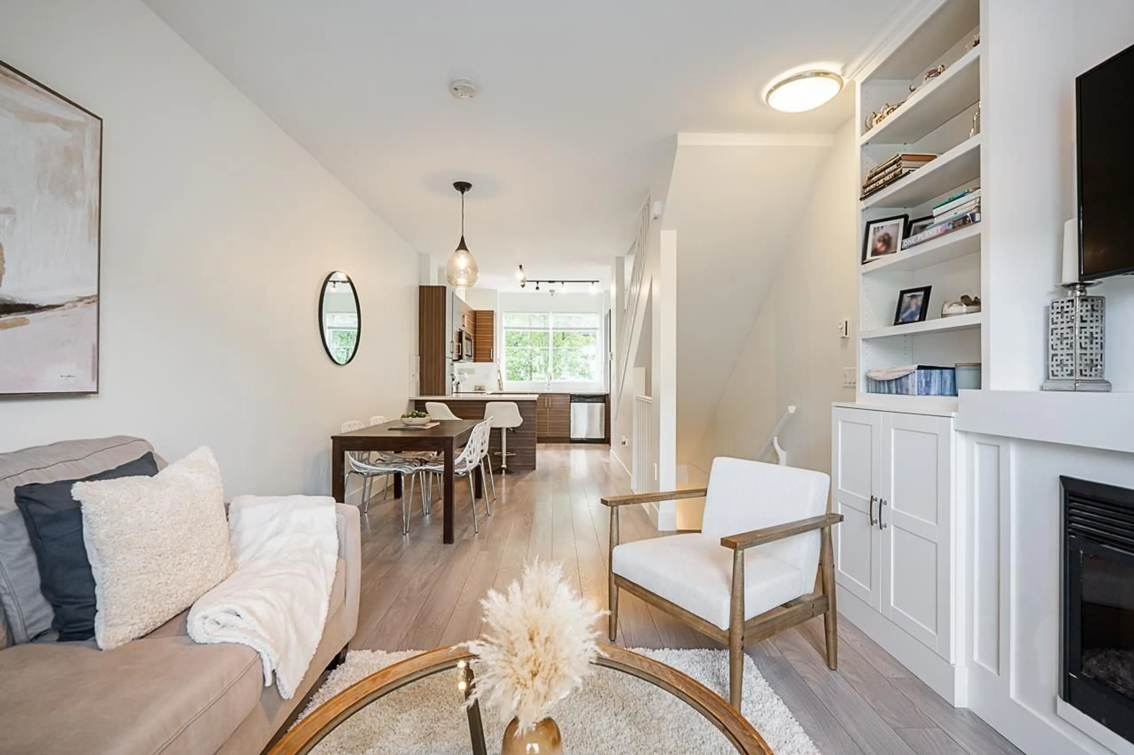 Living room with furniture, wood/laminate floor for 34 - 19477 72A, Surrey British Columbia V4N6M2