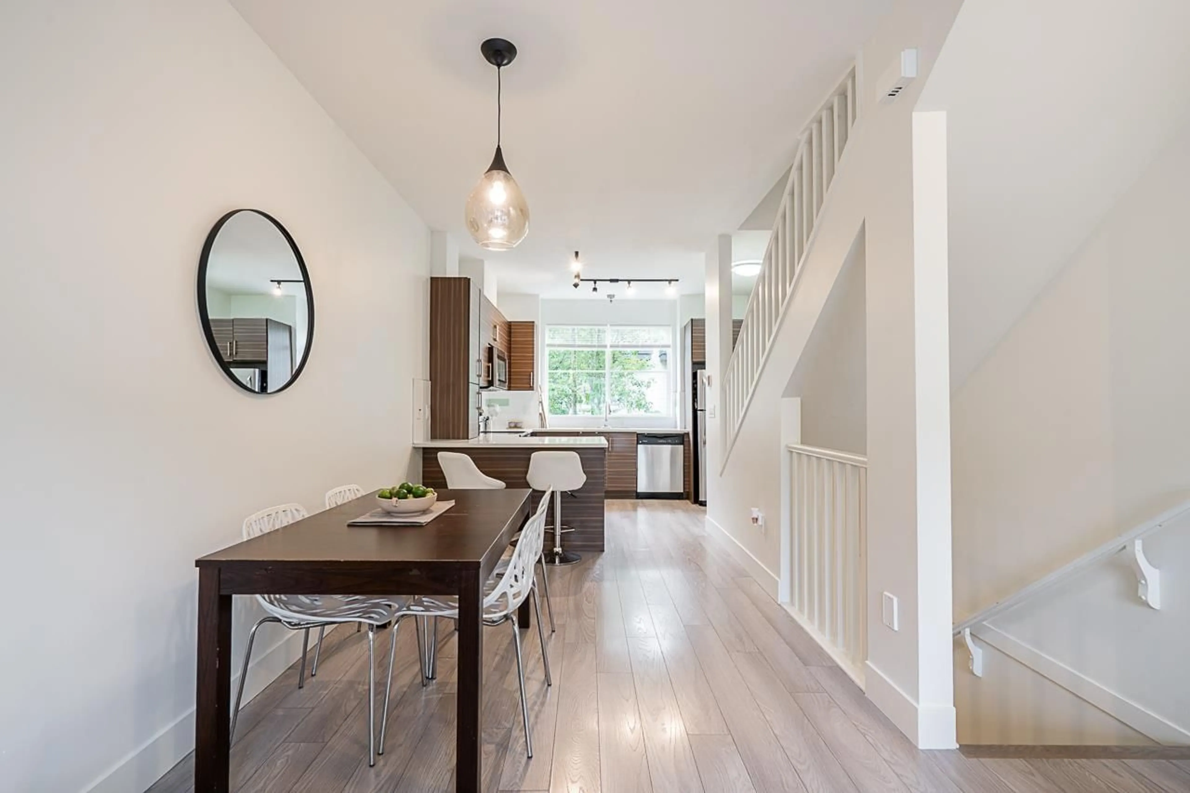 Open concept kitchen, unknown for 34 - 19477 72A, Surrey British Columbia V4N6M2