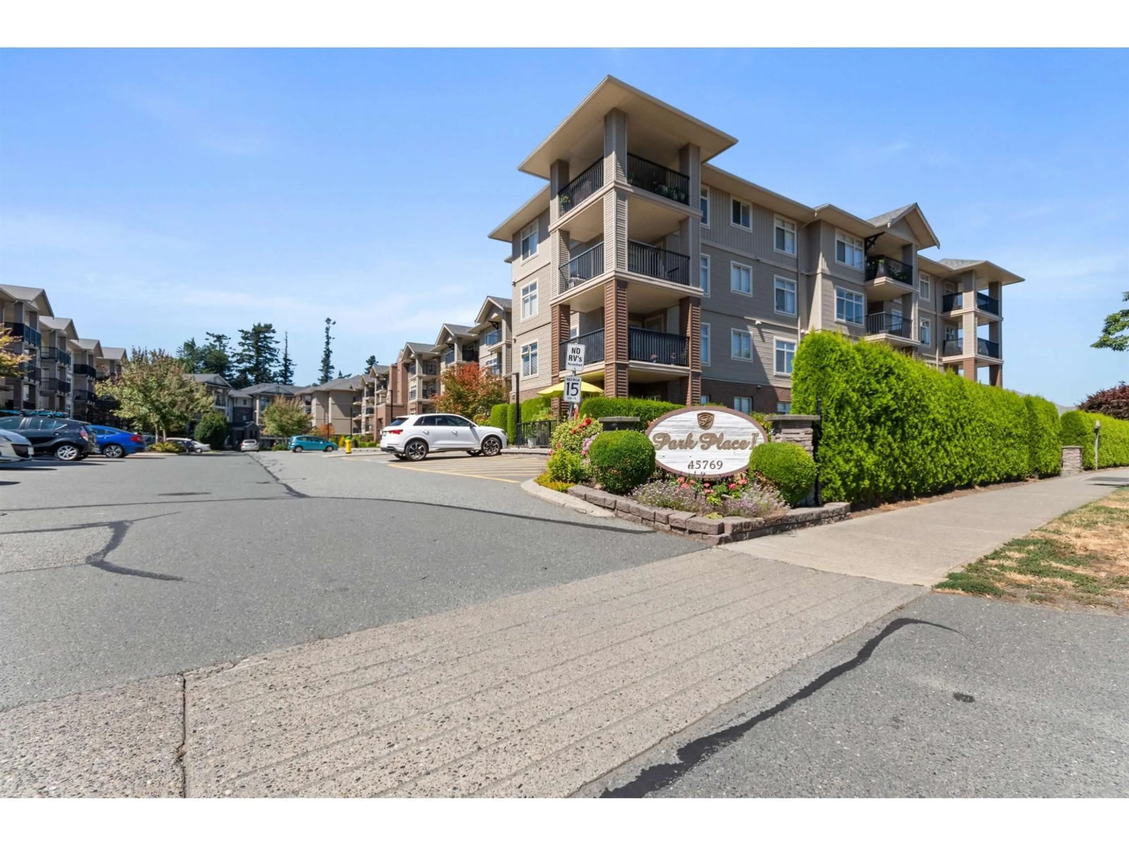 A pic from outside/outdoor area/front of a property/back of a property/a pic from drone, unknown for 318 - 45769 STEVENSON ROAD, Chilliwack British Columbia V2R5Z2