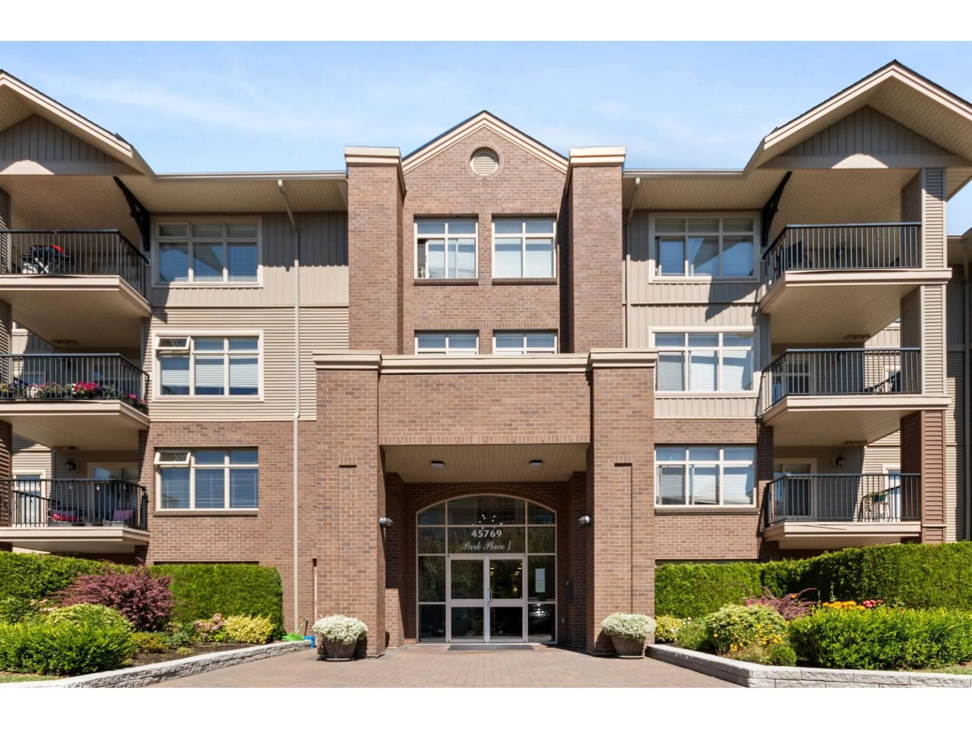 Indoor foyer for 318 - 45769 STEVENSON ROAD, Chilliwack British Columbia V2R5Z2