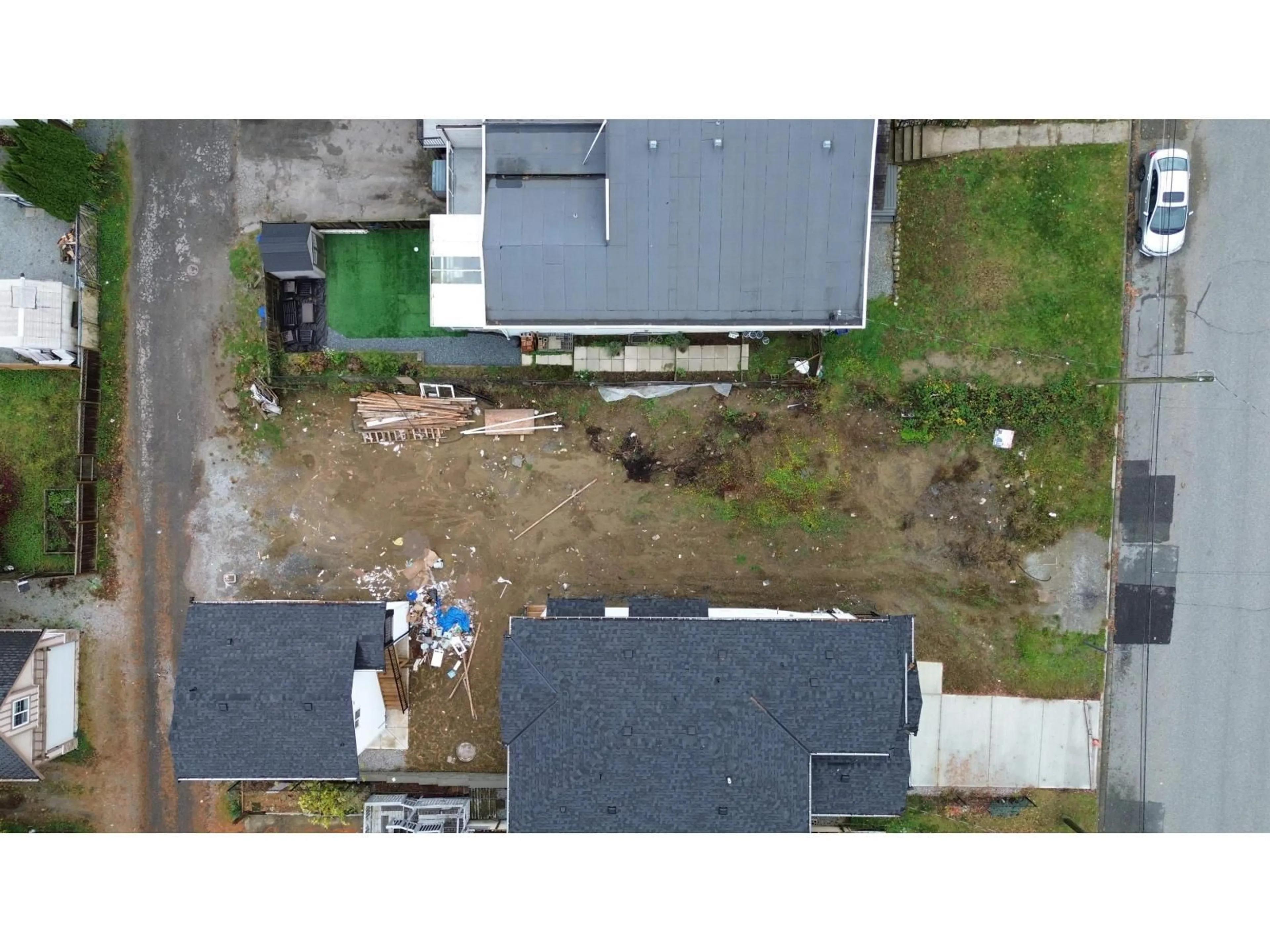 A pic from outside/outdoor area/front of a property/back of a property/a pic from drone, street for 32862 3RD AVENUE, Mission British Columbia V2V1N1