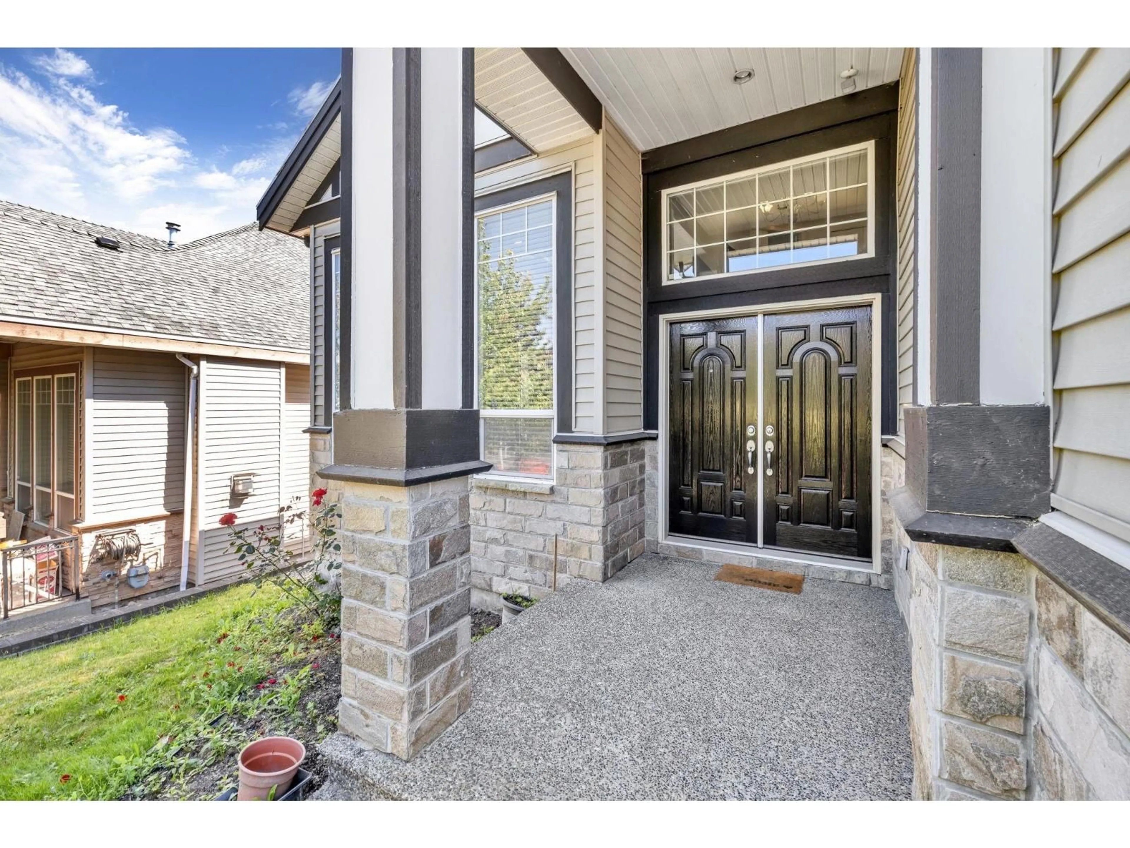 Indoor entryway for 18910 55, Surrey British Columbia V3S6W7