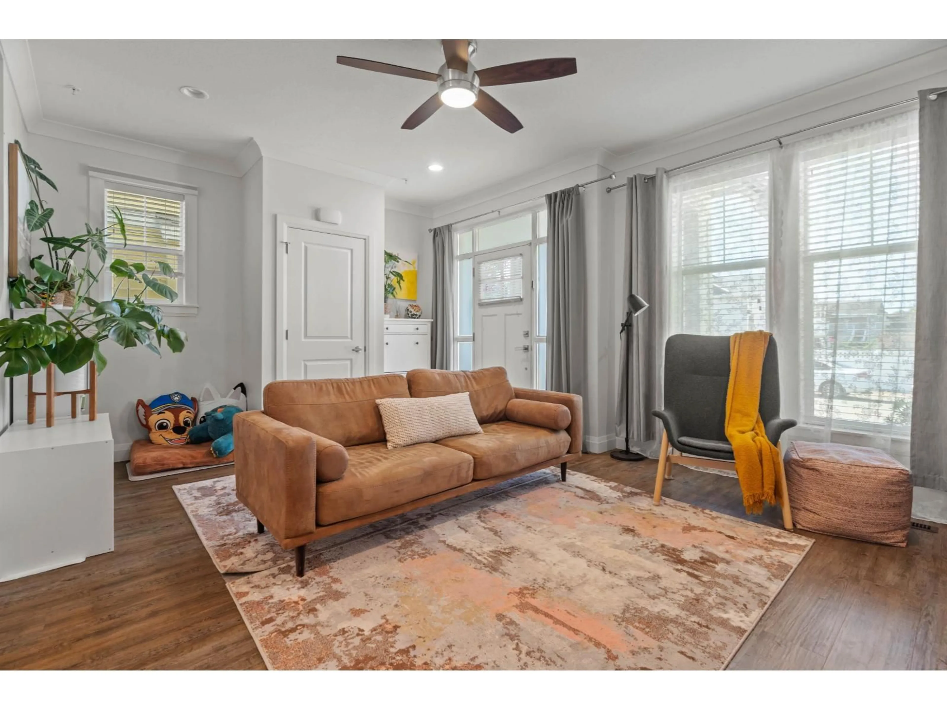 Living room with furniture, unknown for 5424 PEACH ROAD, Chilliwack British Columbia V2R0Z6