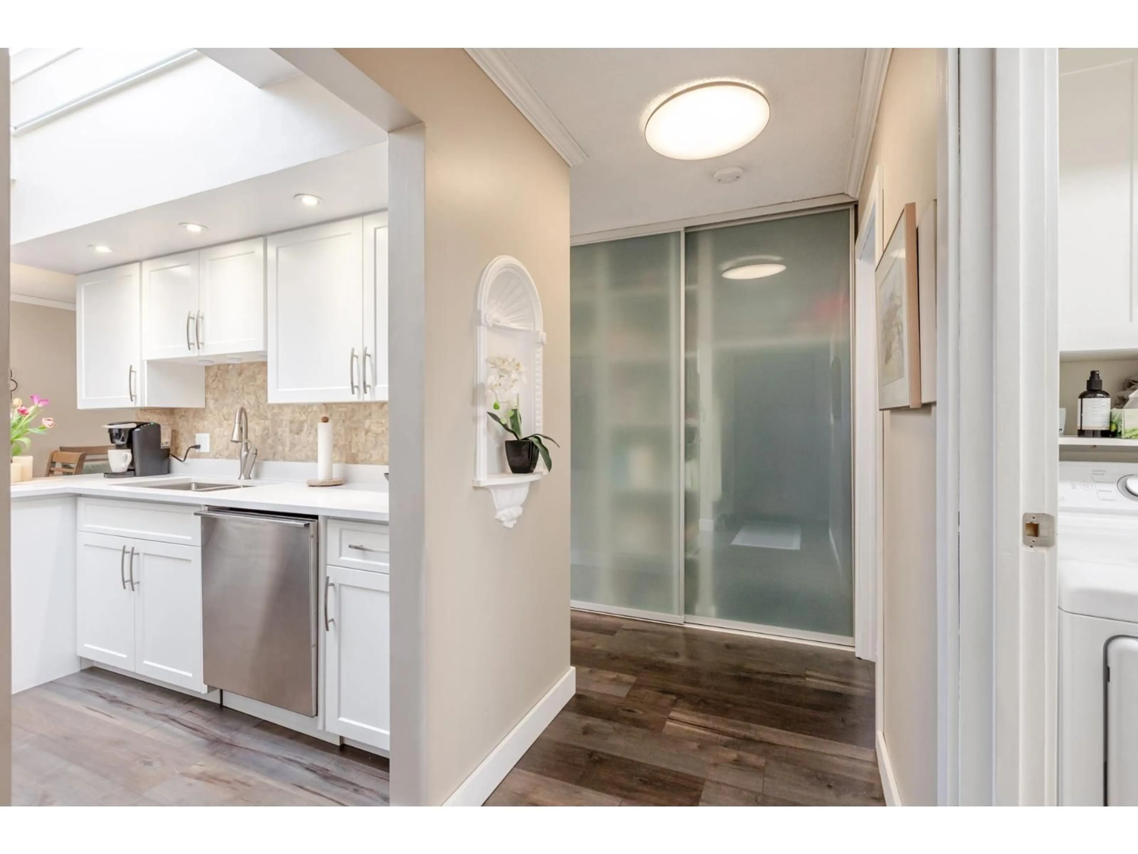 Unknown for 305 - 1351 MARTIN, White Rock British Columbia V4B3W6