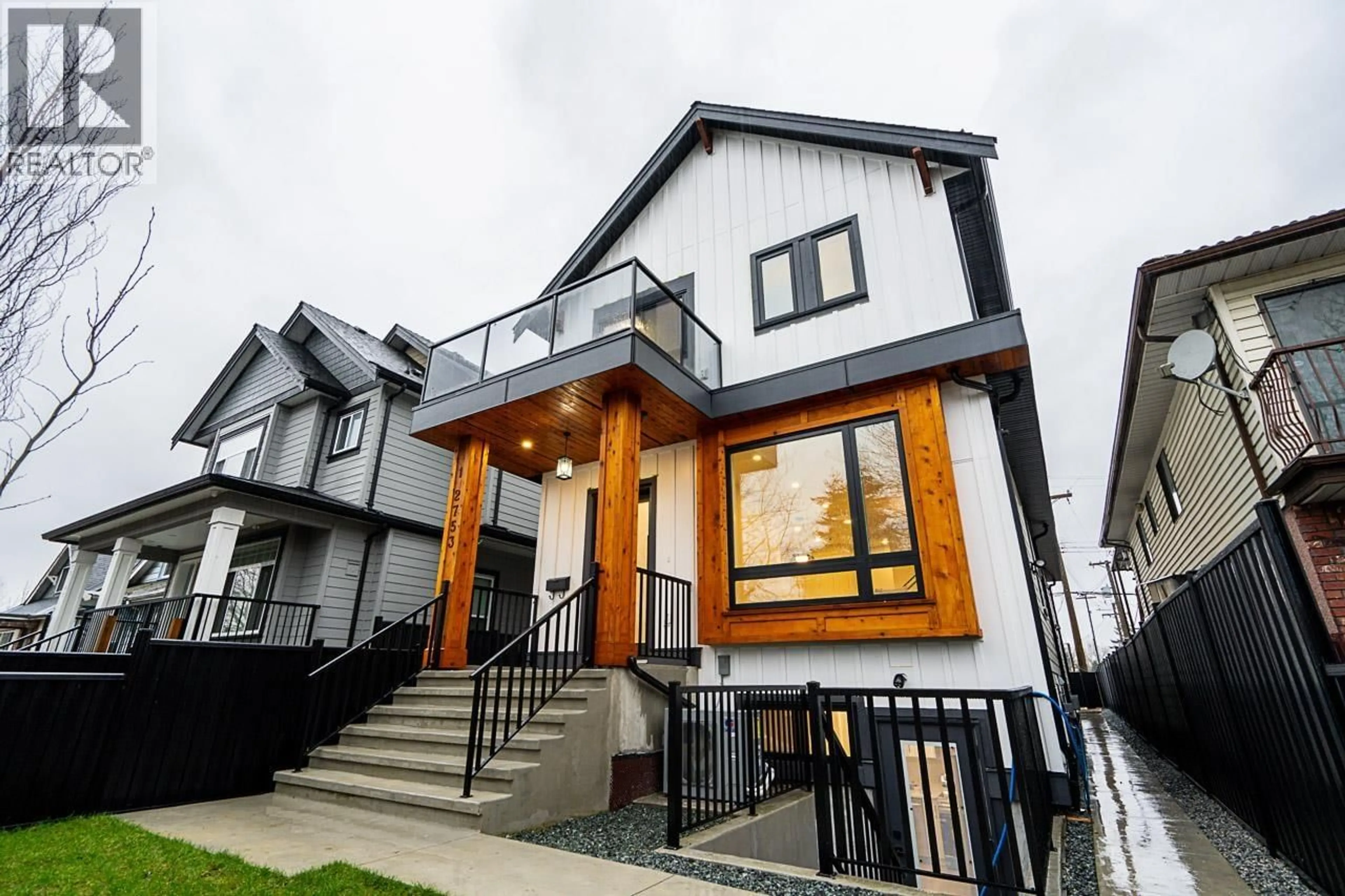 Home with vinyl exterior material, street for 1 - 2753 NANAIMO STREET, Vancouver British Columbia V5N5E9