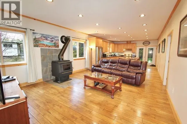 1262 WILLIAMS STREET, Masset 5