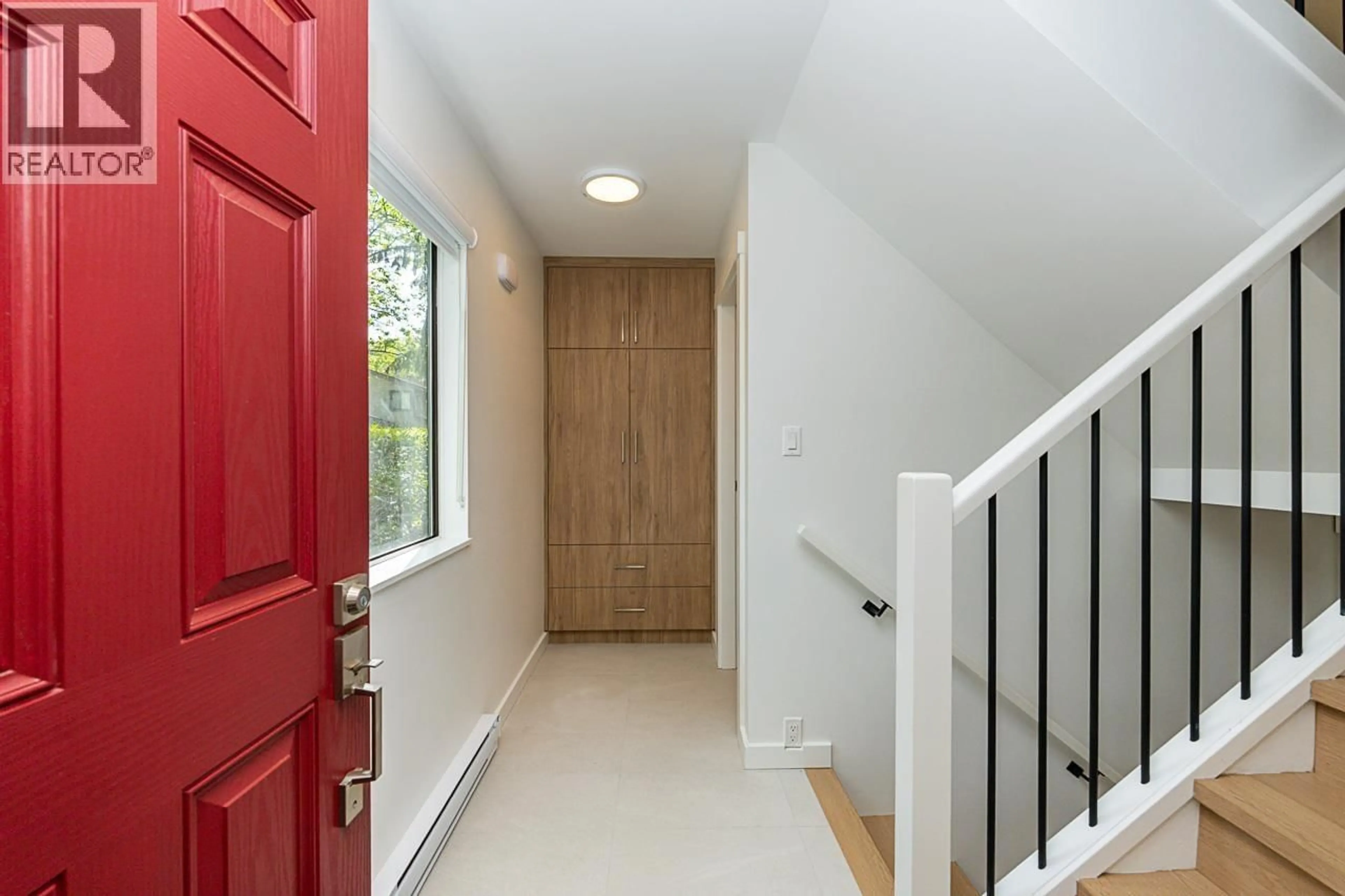 Indoor entryway for 5853 MAYVIEW CIRCLE, Burnaby British Columbia V5E4B7