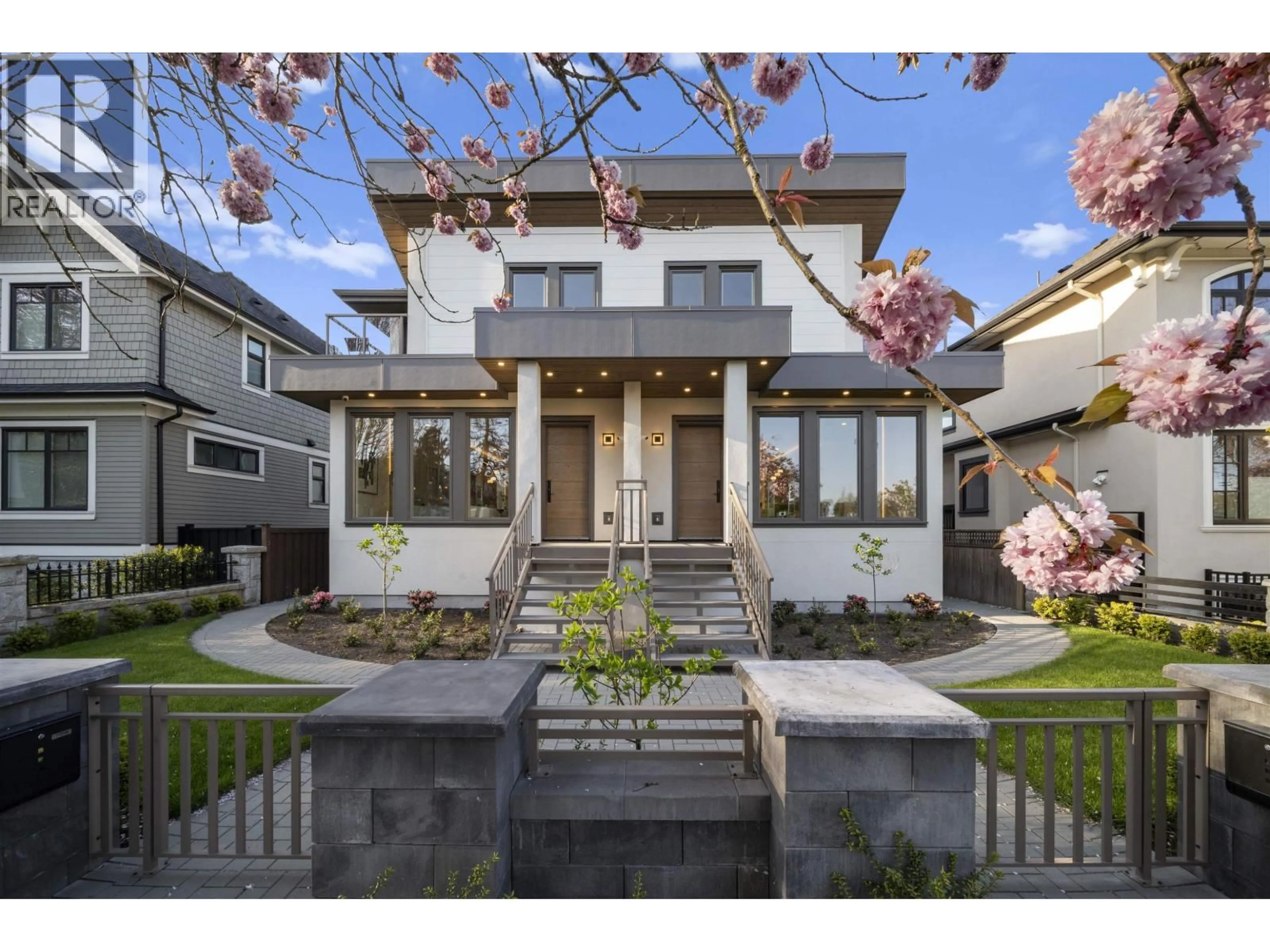 Unknown for 2455 10TH AVENUE, Vancouver British Columbia V6K2J4