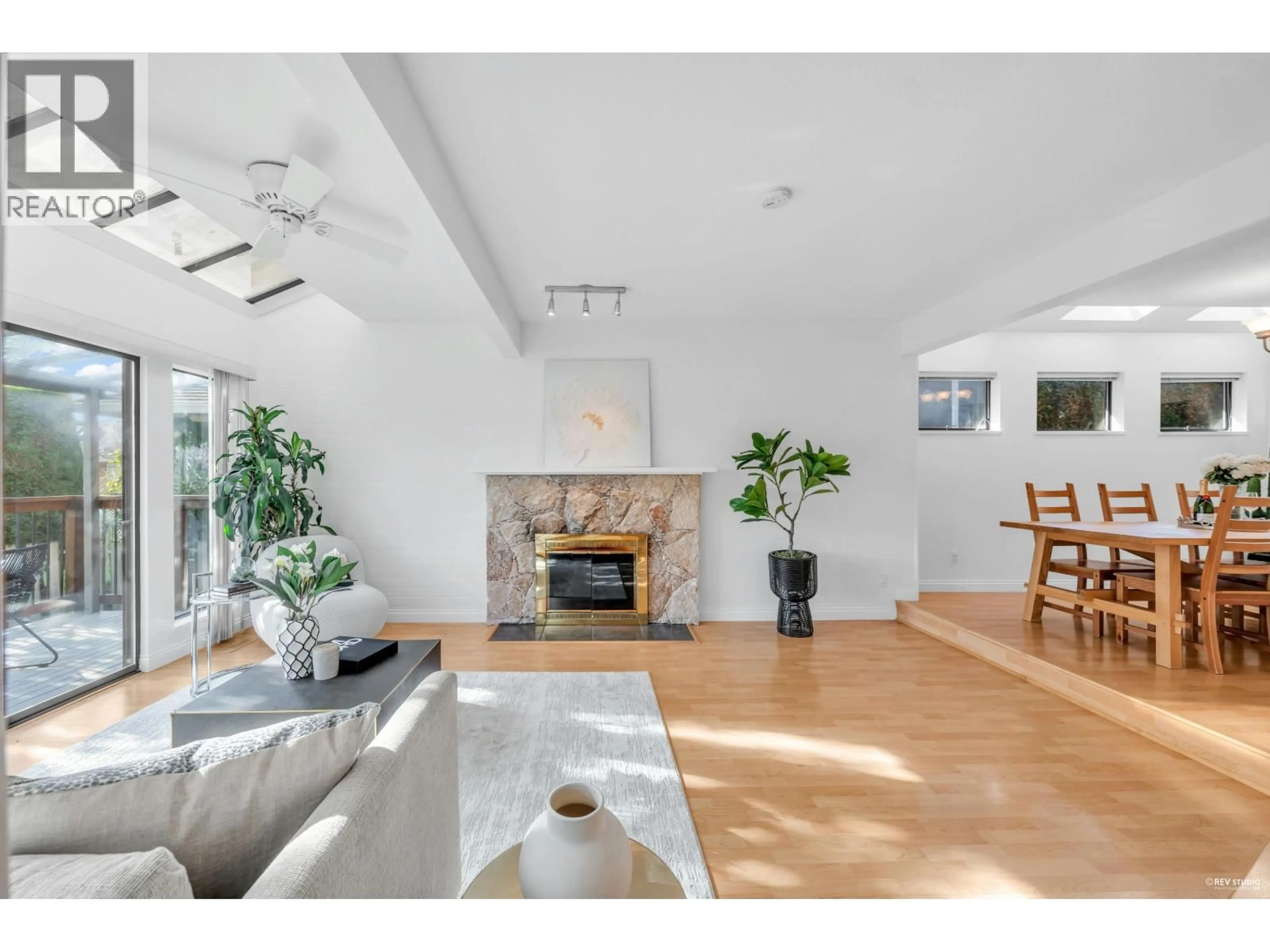 Unknown for 252 21ST STREET, North Vancouver British Columbia V7L3B6