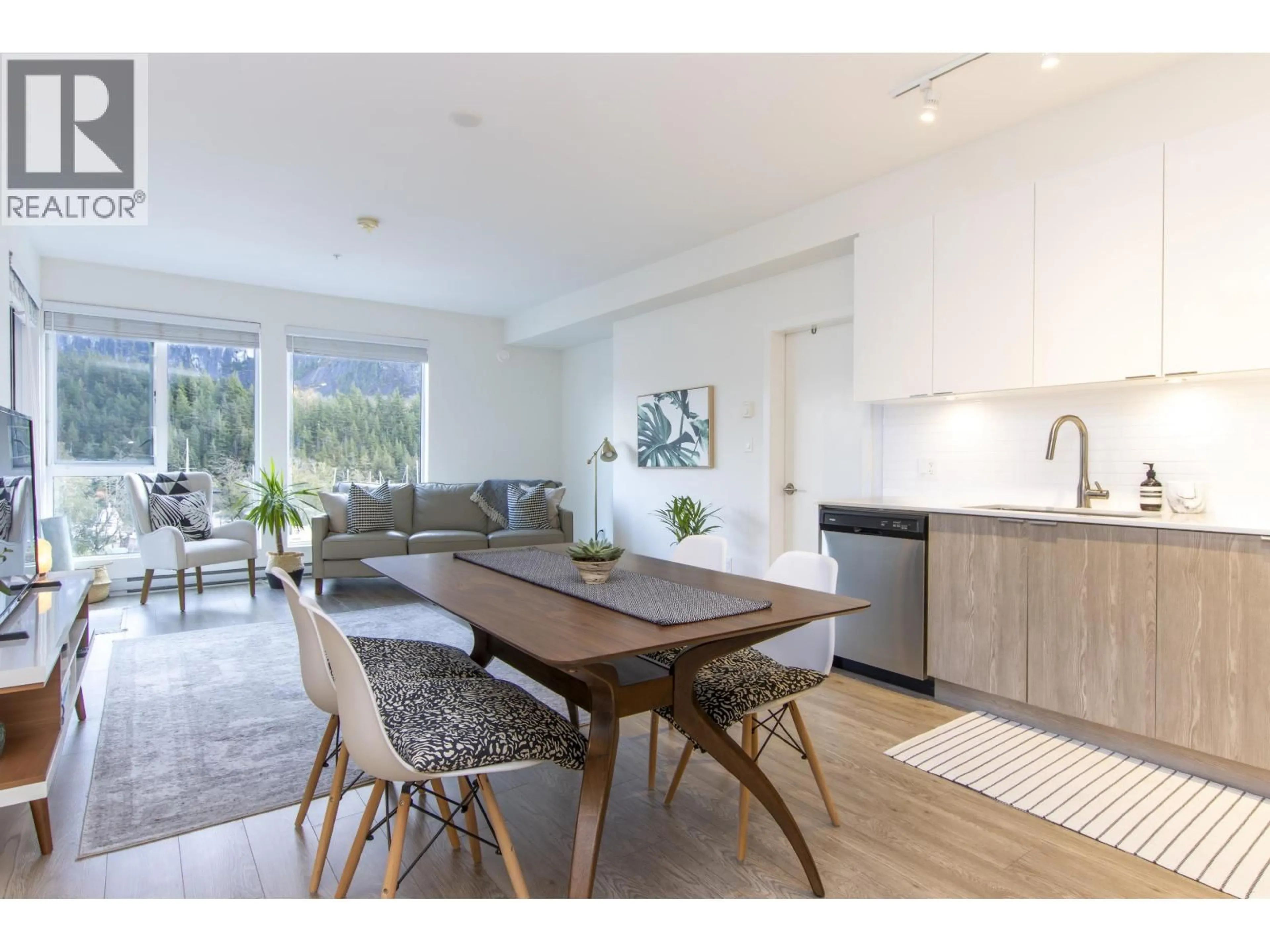 Open concept kitchen, unknown for 508 - 37881 CLEVELAND AVENUE, Squamish British Columbia V8B0Z7