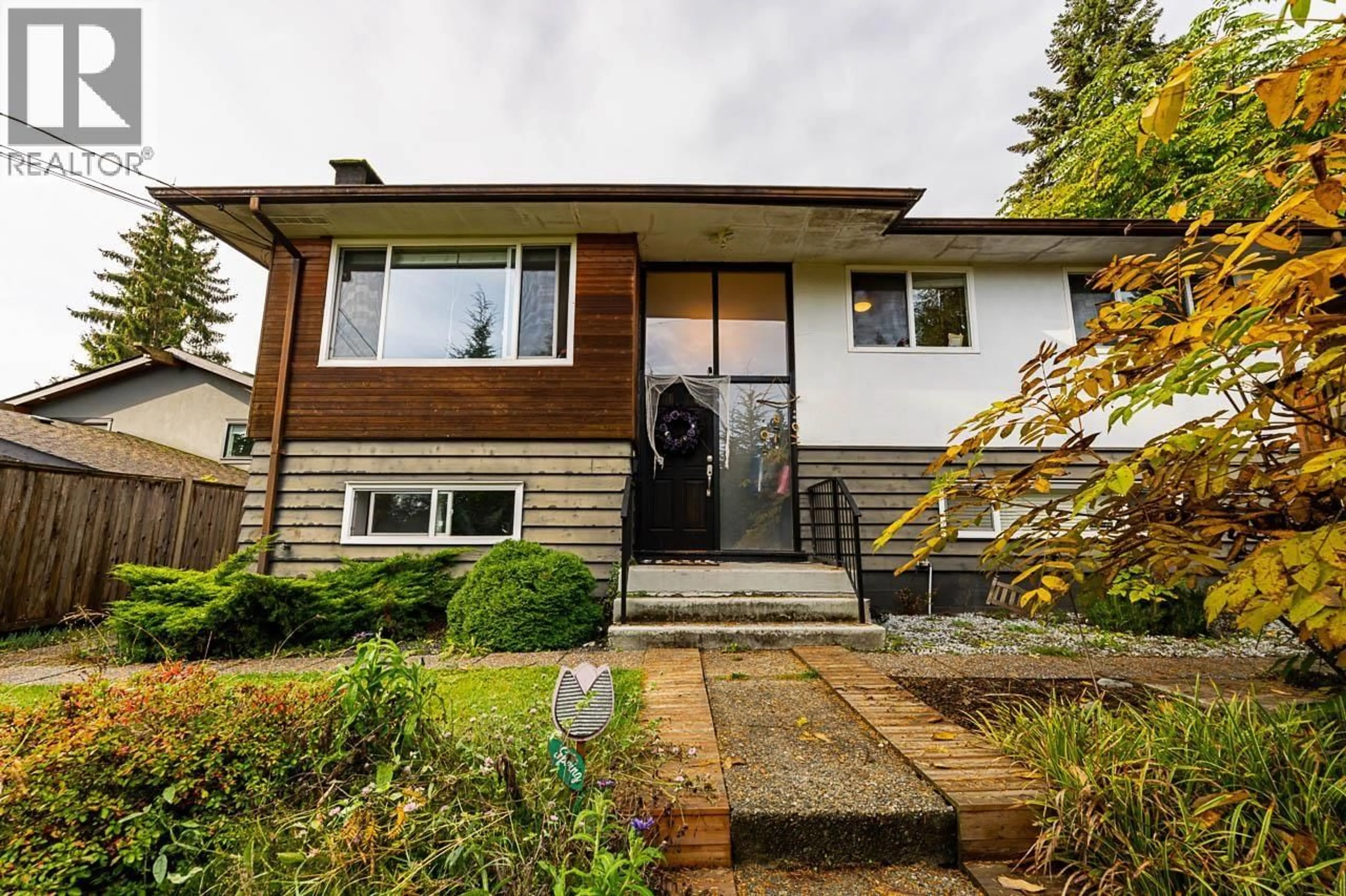 Home with vinyl exterior material, street for 4377 MOUNTAIN HIGHWAY, North Vancouver British Columbia V7K2K3