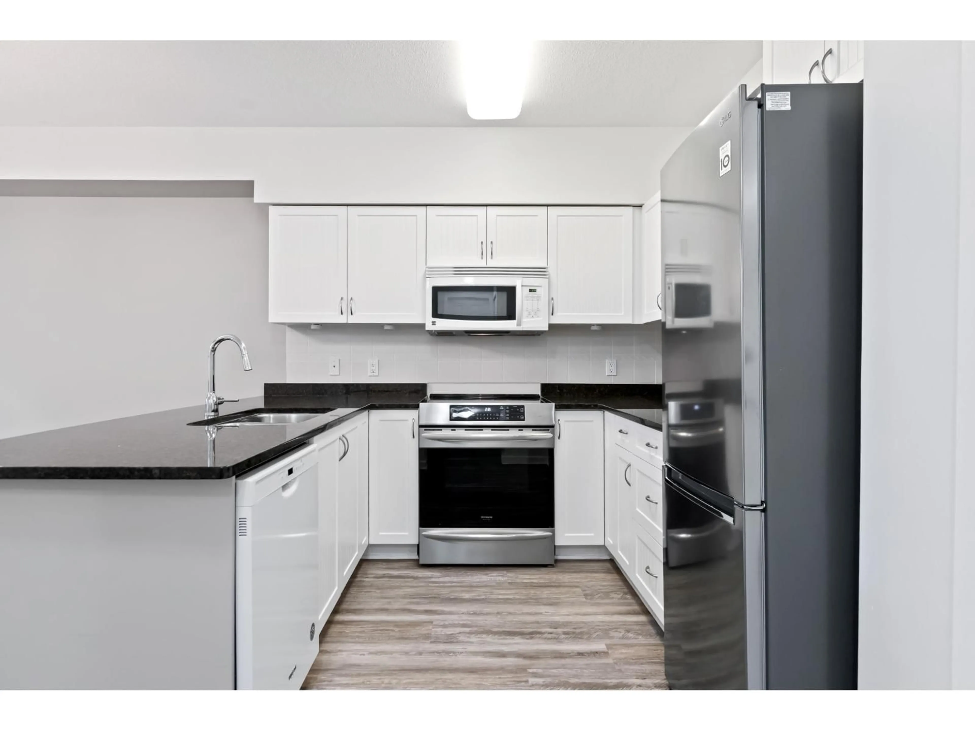 Standard kitchen, unknown for 403 - 16068 83, Surrey British Columbia V4N0N2