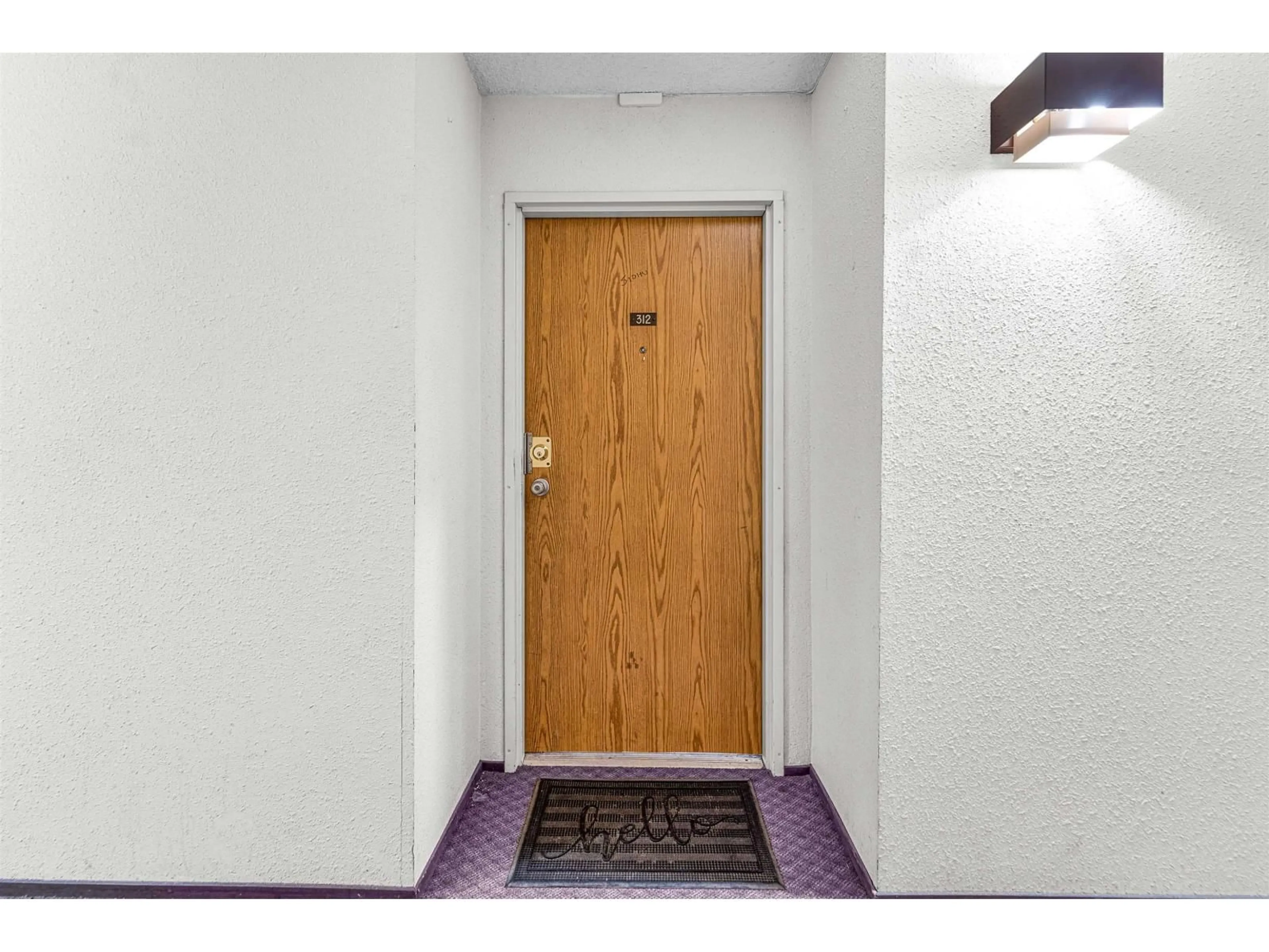 Indoor foyer for 312 - 10061 150, Surrey British Columbia V3R4A7