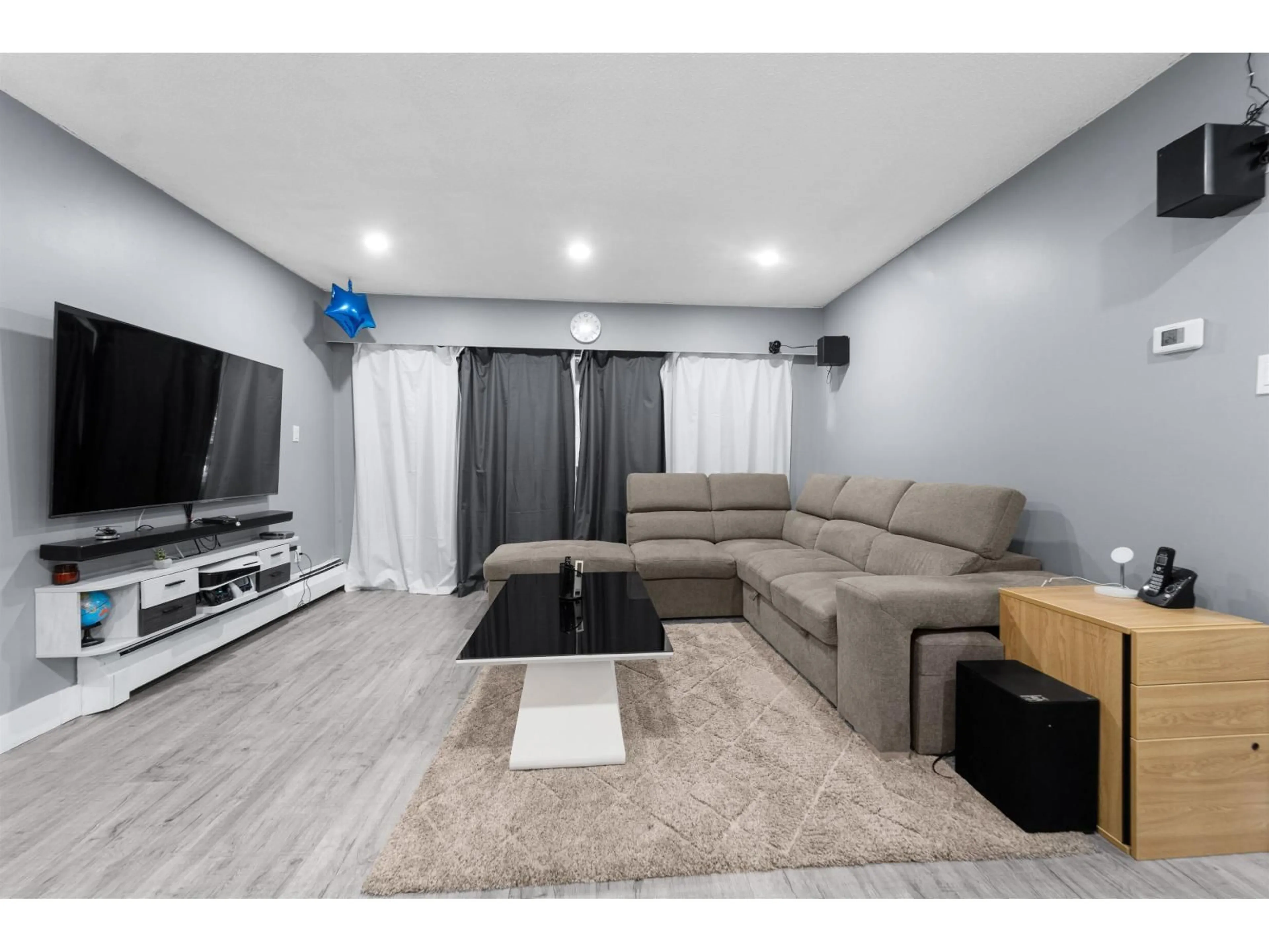 Unknown for 312 - 10061 150, Surrey British Columbia V3R4A7