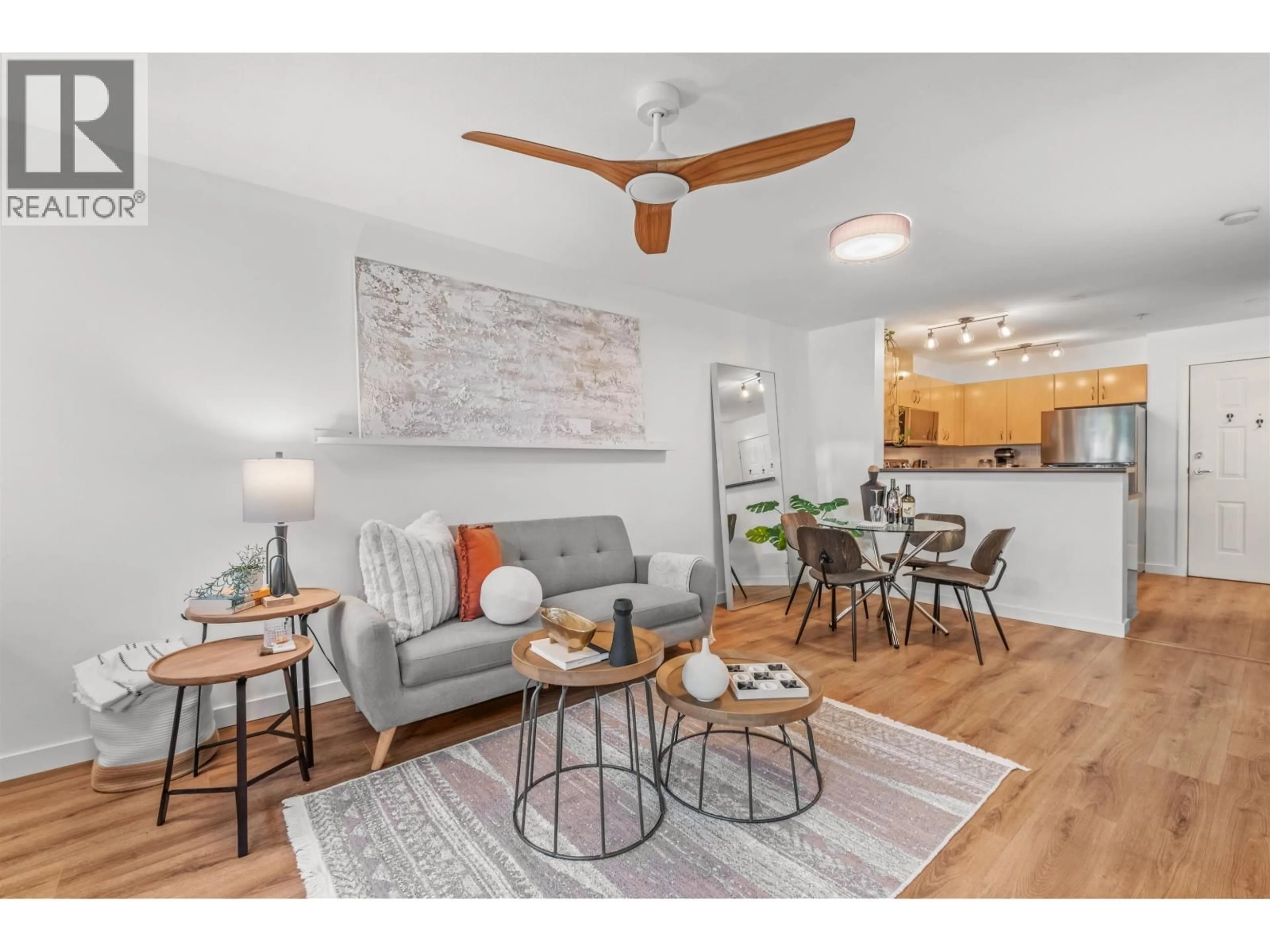 Living room with furniture, wood/laminate floor for 305 - 305 LONSDALE AVENUE, North Vancouver British Columbia V7M3G3