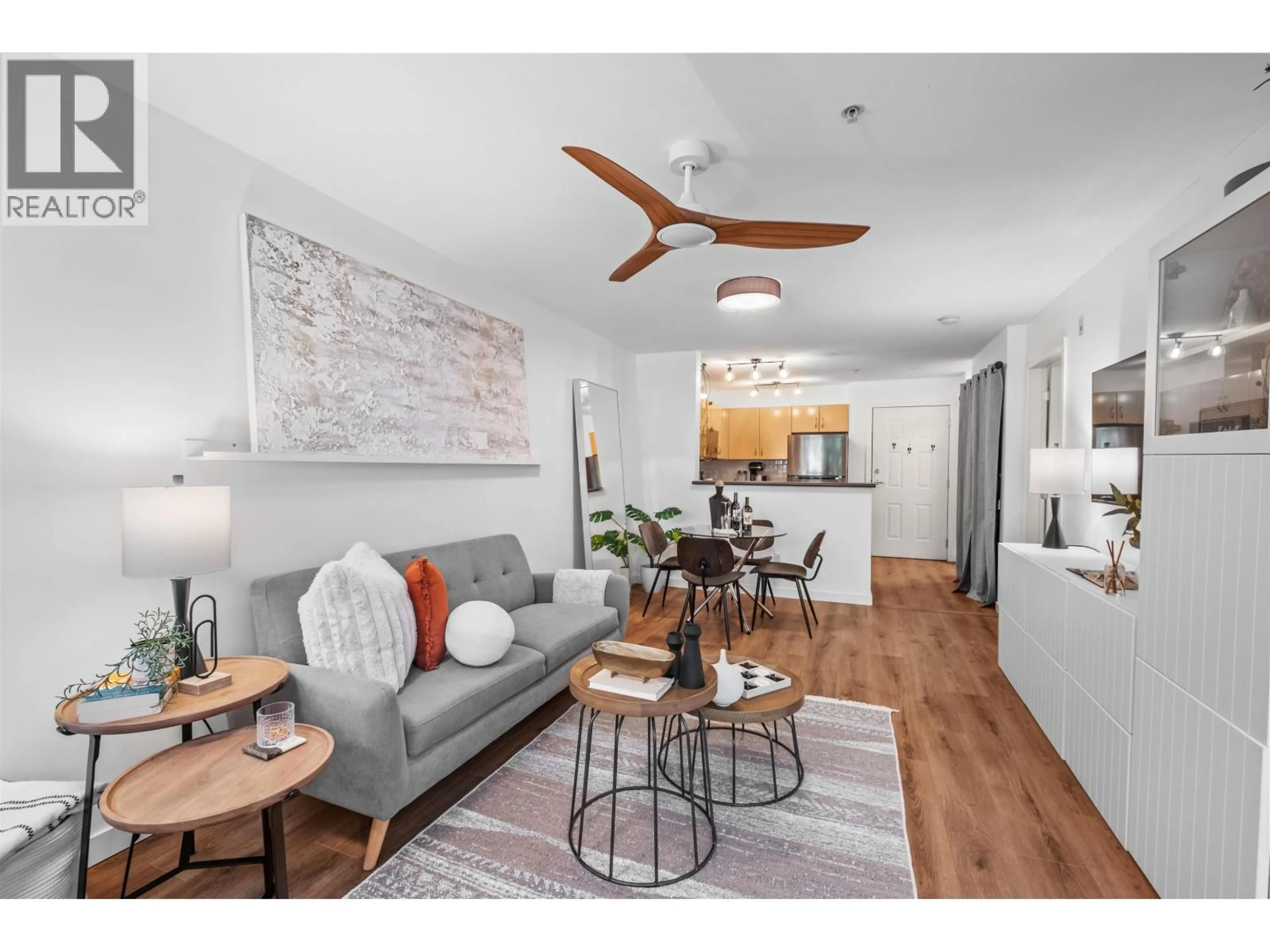 Living room with furniture, wood/laminate floor for 305 - 305 LONSDALE AVENUE, North Vancouver British Columbia V7M3G3