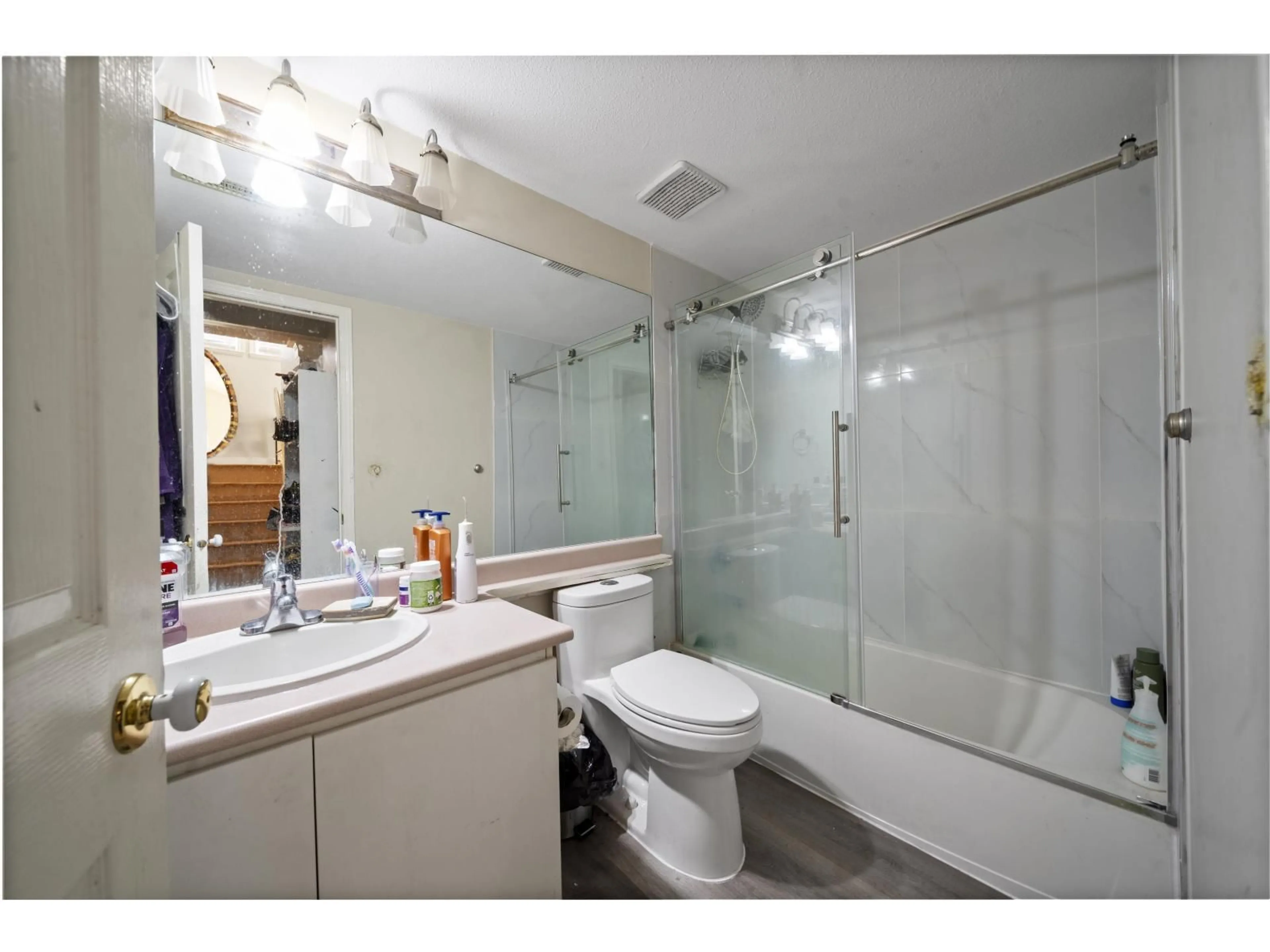 Standard bathroom, ceramic/tile floor for 18 - 10238 155A, Surrey British Columbia V3R0V8