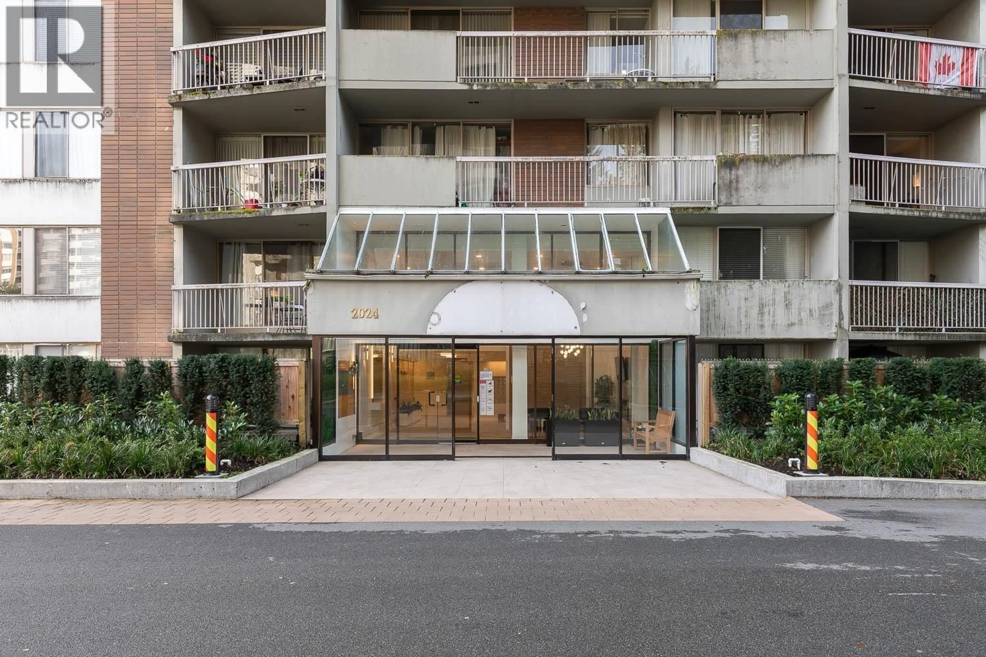 Indoor foyer for 903 - 2024 FULLERTON AVENUE, North Vancouver British Columbia V7P3G4