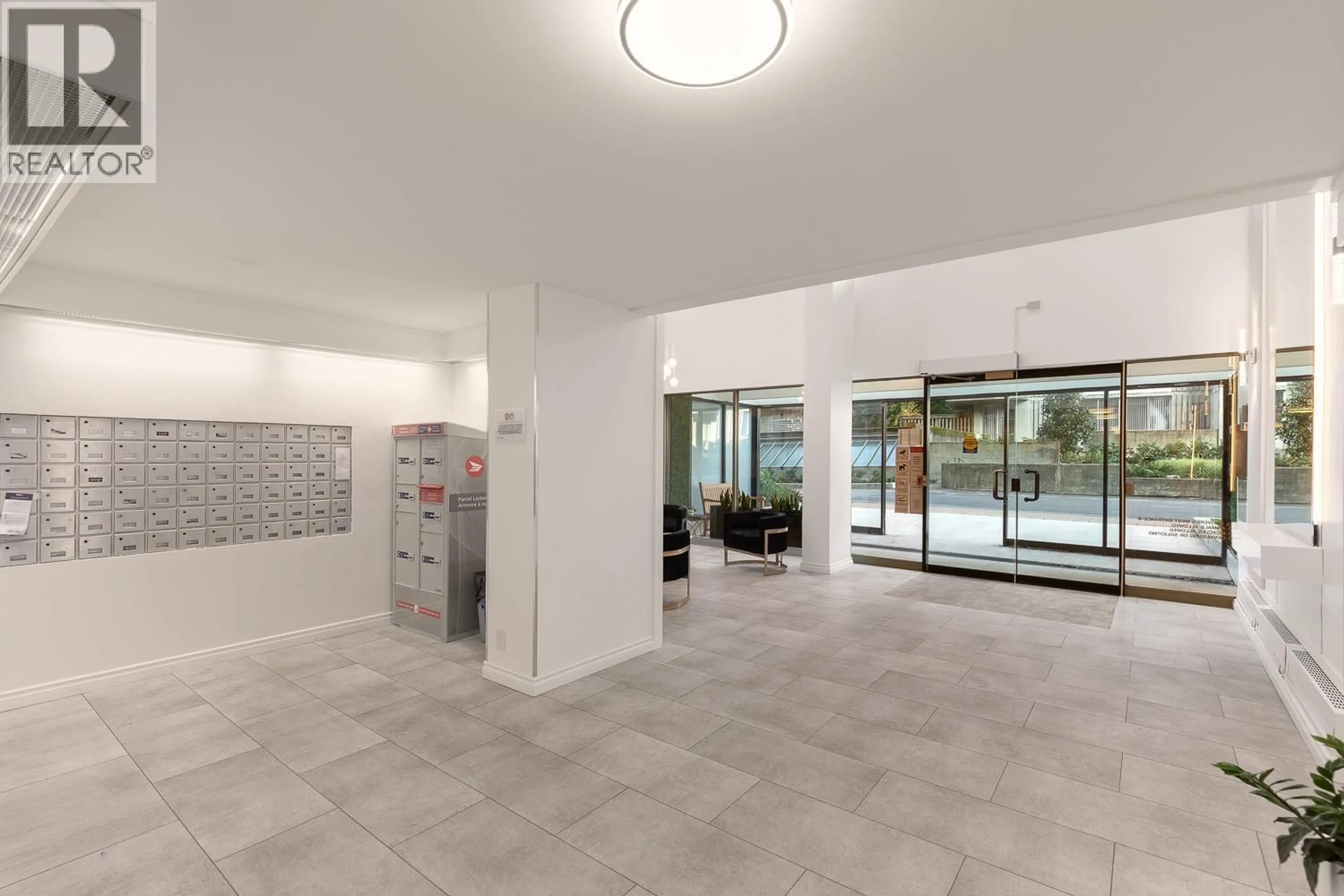 Indoor foyer for 903 - 2024 FULLERTON AVENUE, North Vancouver British Columbia V7P3G4