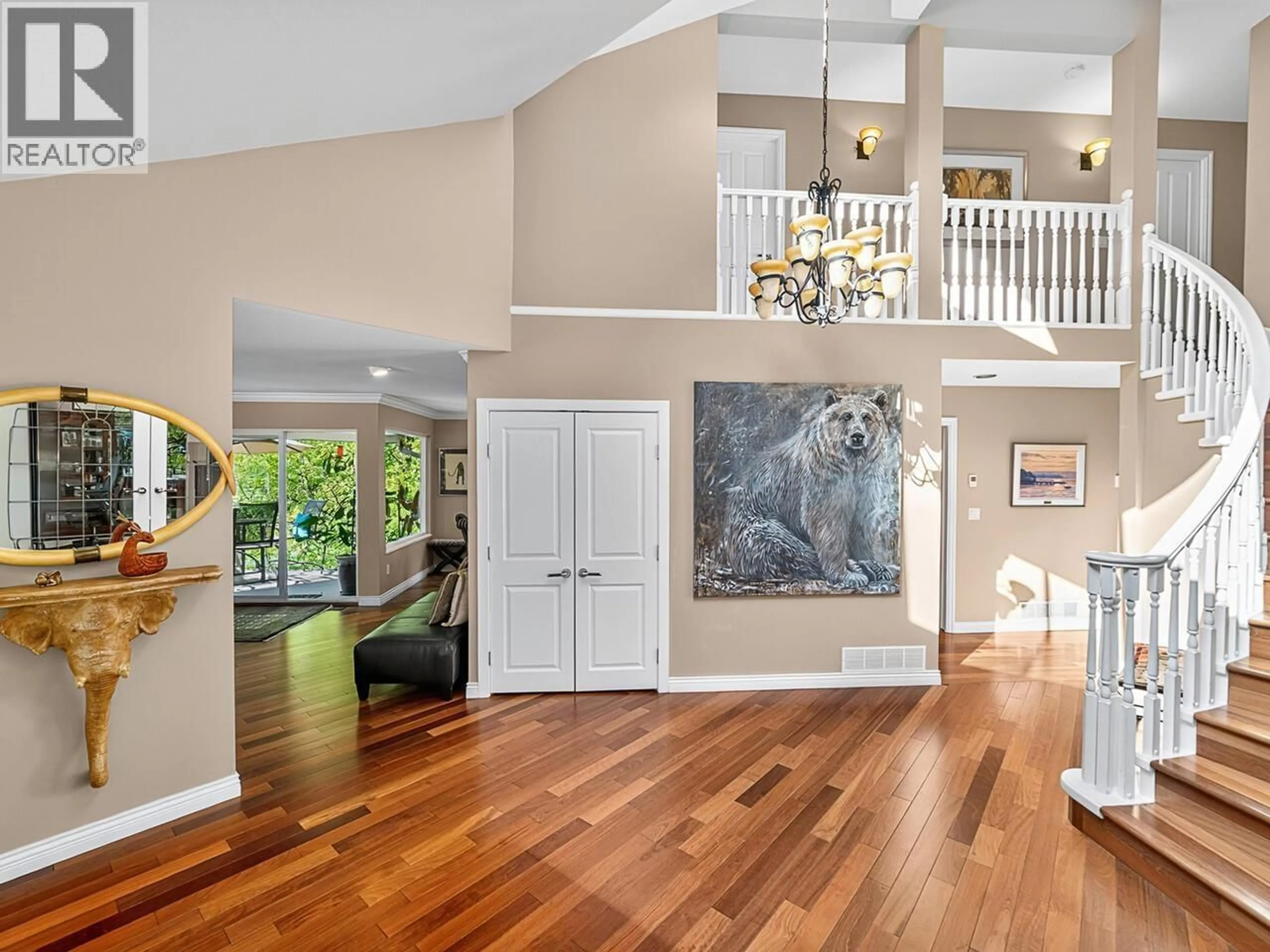 Indoor entryway for 5302 WESTHAVEN WYND, West Vancouver British Columbia V7W3E8