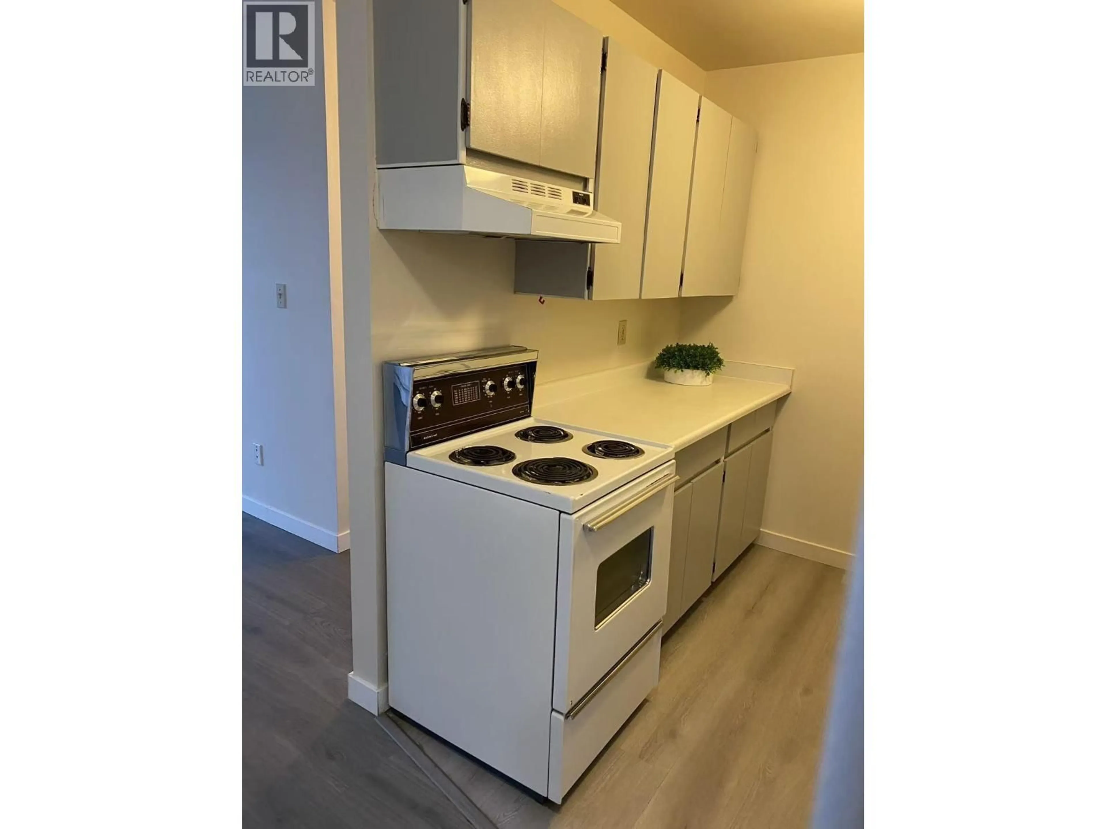 Standard kitchen, wood/laminate floor for 308 - 7180 LINDSAY ROAD, Richmond British Columbia V7C3M6