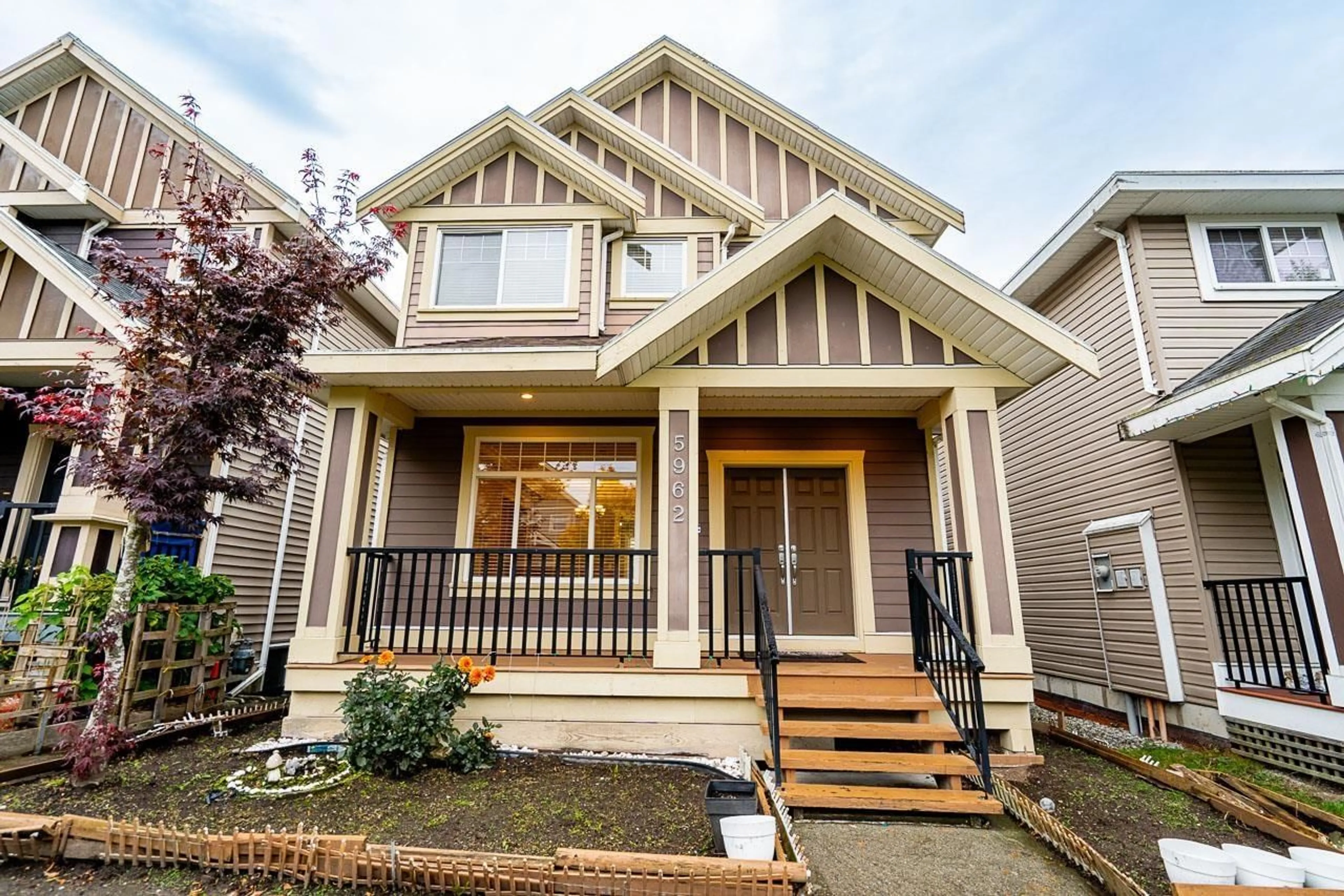 Home with vinyl exterior material, street for 5962 129, Surrey British Columbia V3X0C7