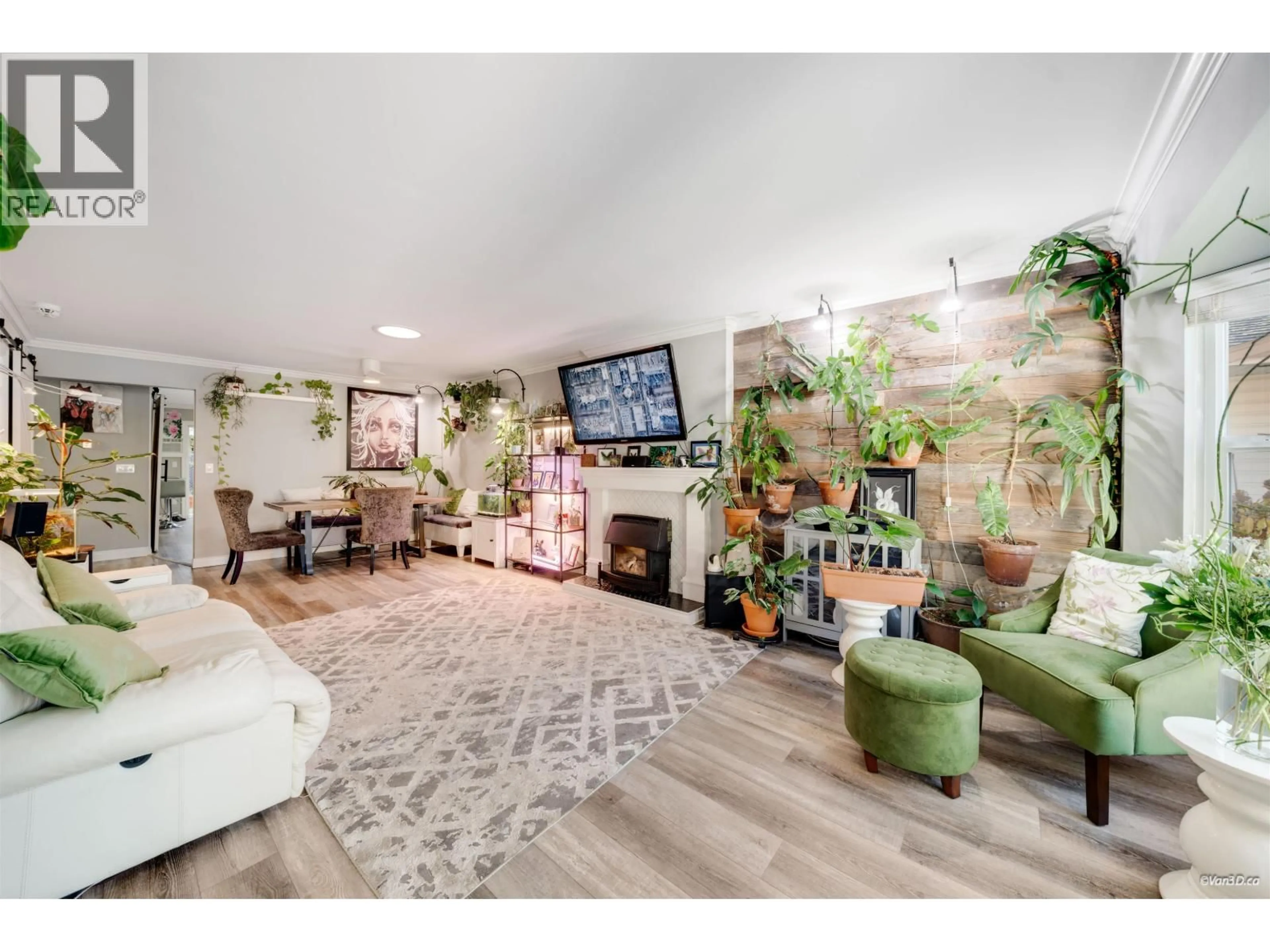 Living room with furniture, unknown for 17 - 12049 217 STREET, Maple Ridge British Columbia V2X0M8