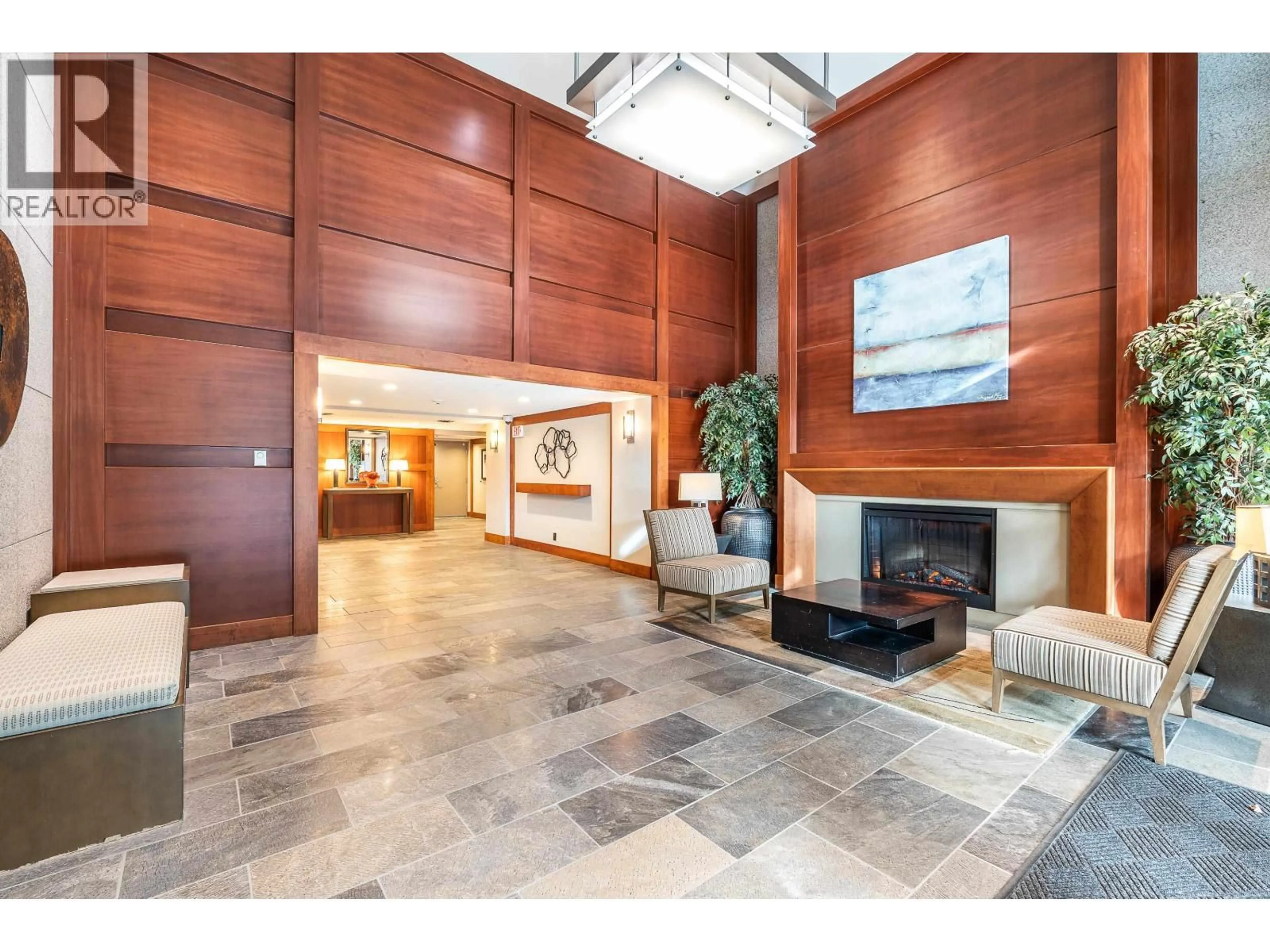 Lobby for 1101 - 3335 CYPRESS PLACE, West Vancouver British Columbia V7S3J8