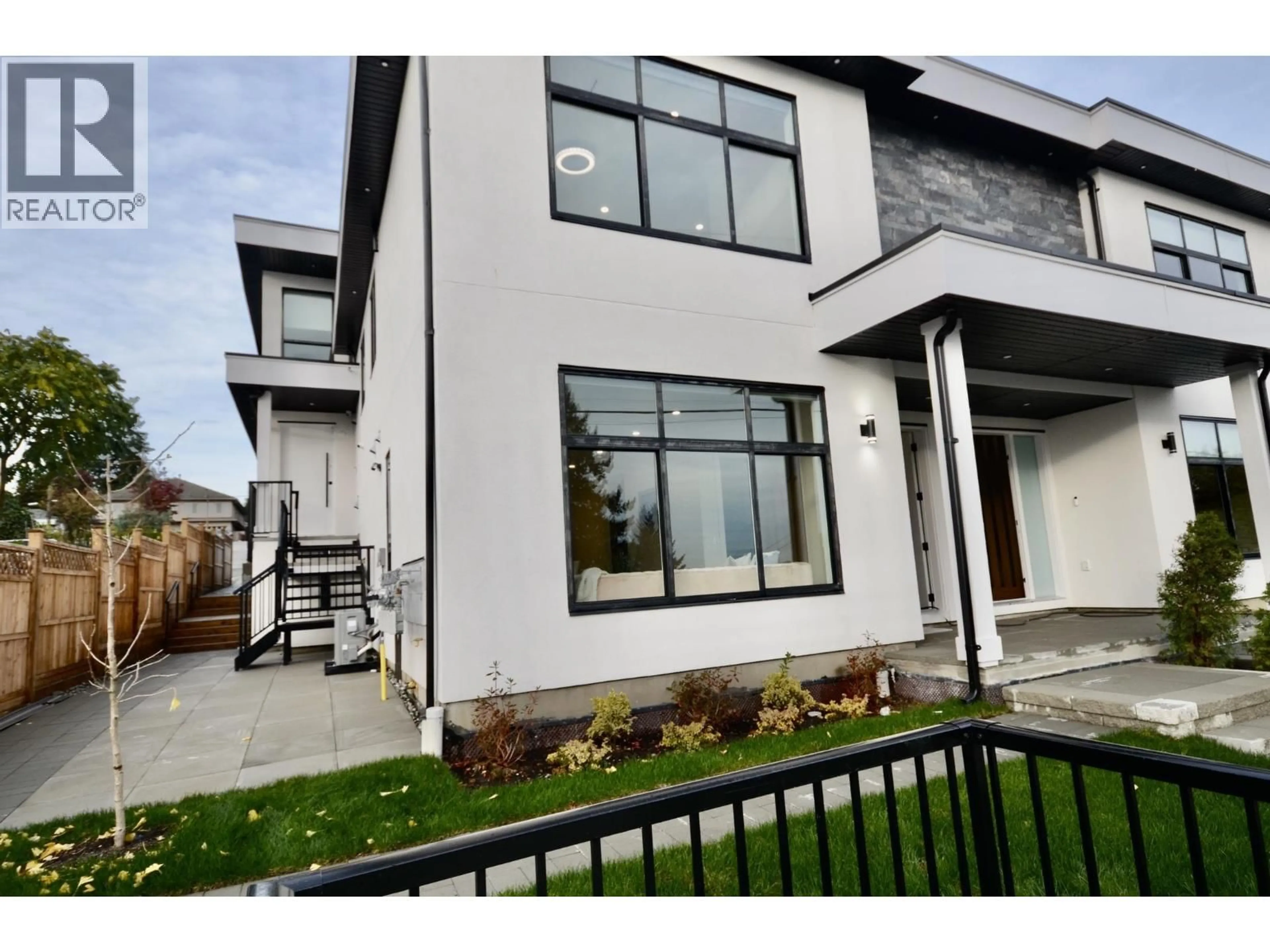 Home with vinyl exterior material, street for 101 - 901 EDGAR AVENUE, Coquitlam British Columbia V3K2K1