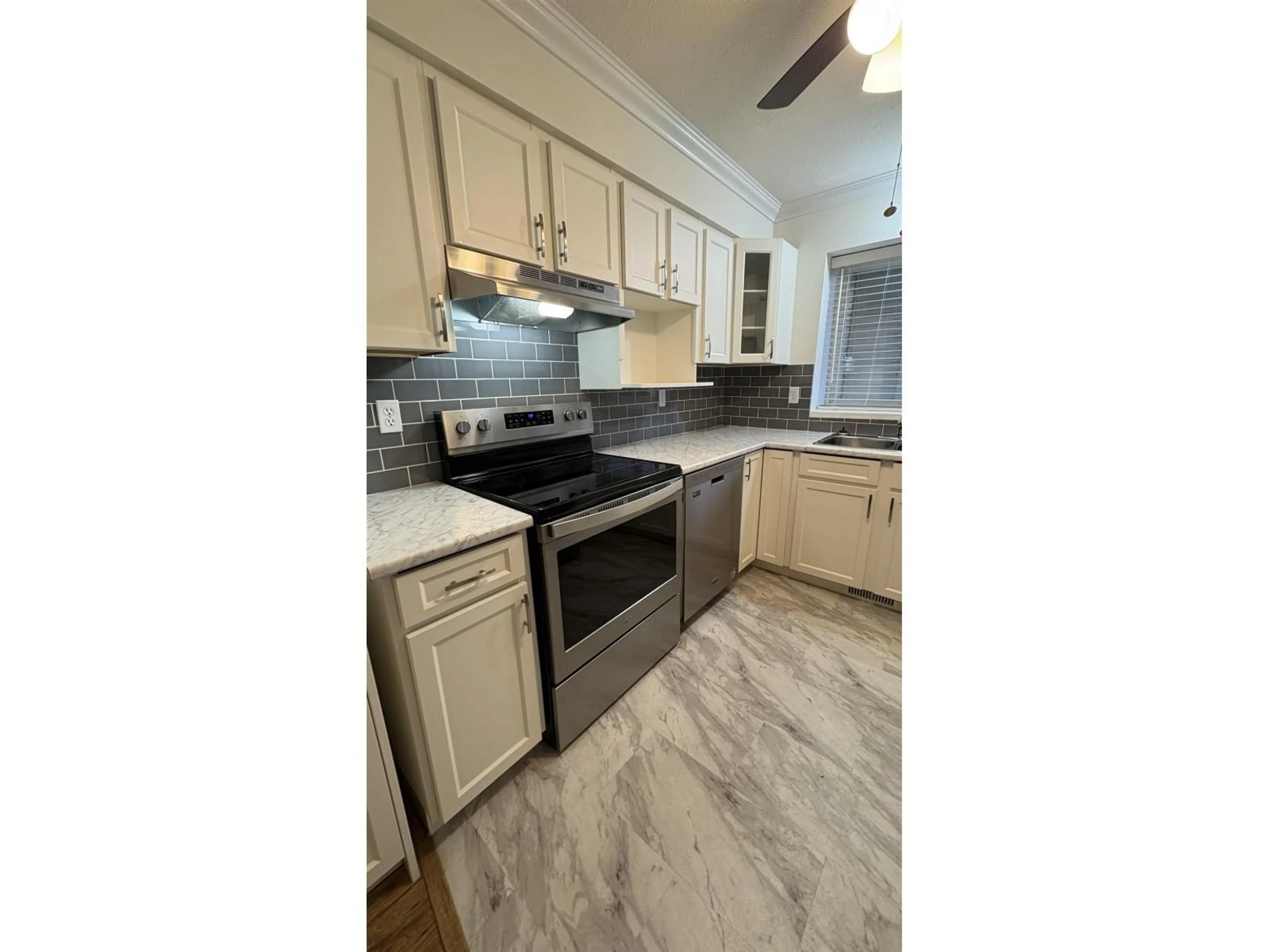 Standard kitchen, unknown for 3 - 45435 KNIGHT ROAD, Chilliwack British Columbia V2R3E8