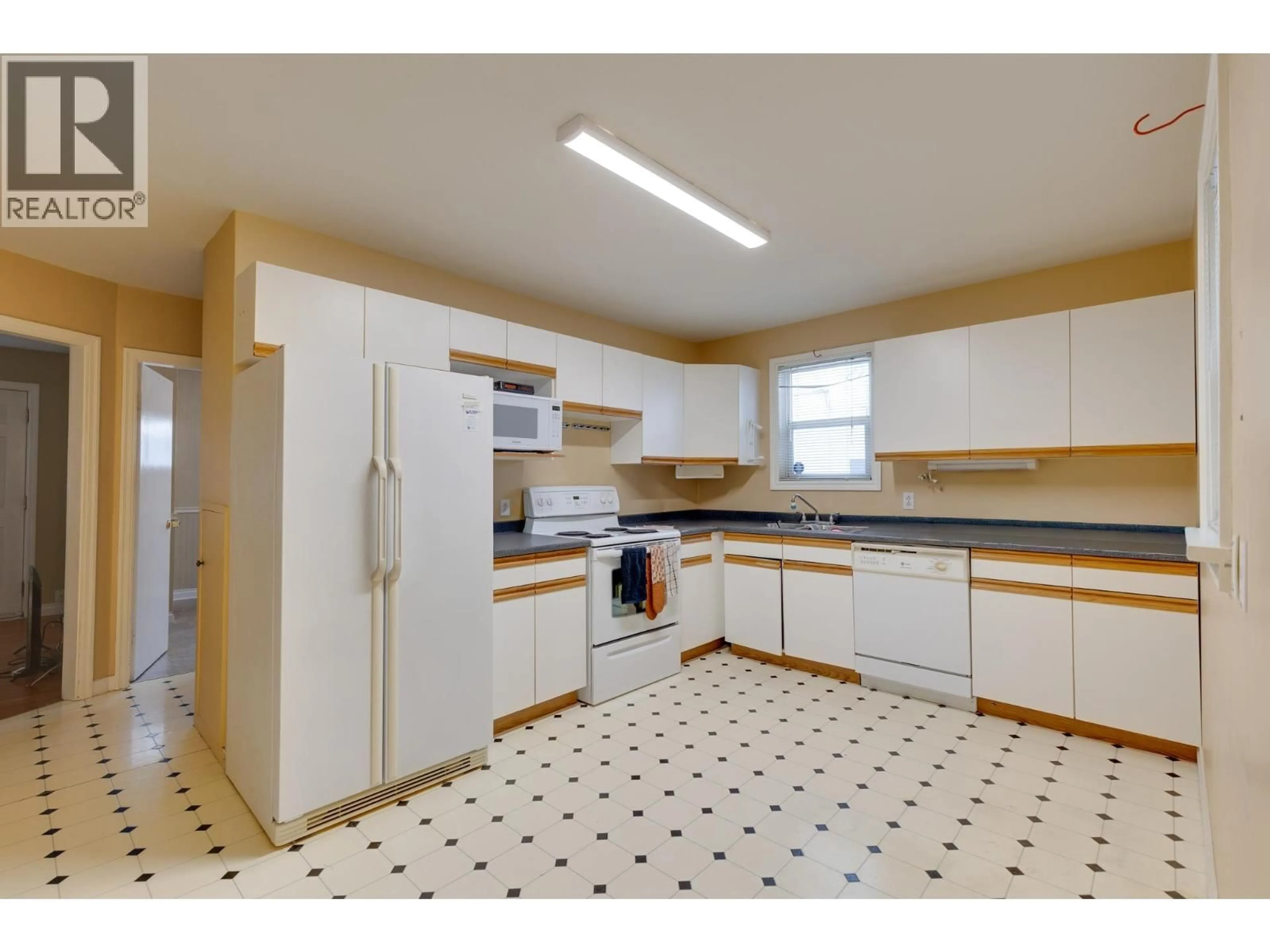 Standard kitchen, ceramic/tile floor for 2109 VICTORIA STREET, Prince George British Columbia V2L2L8