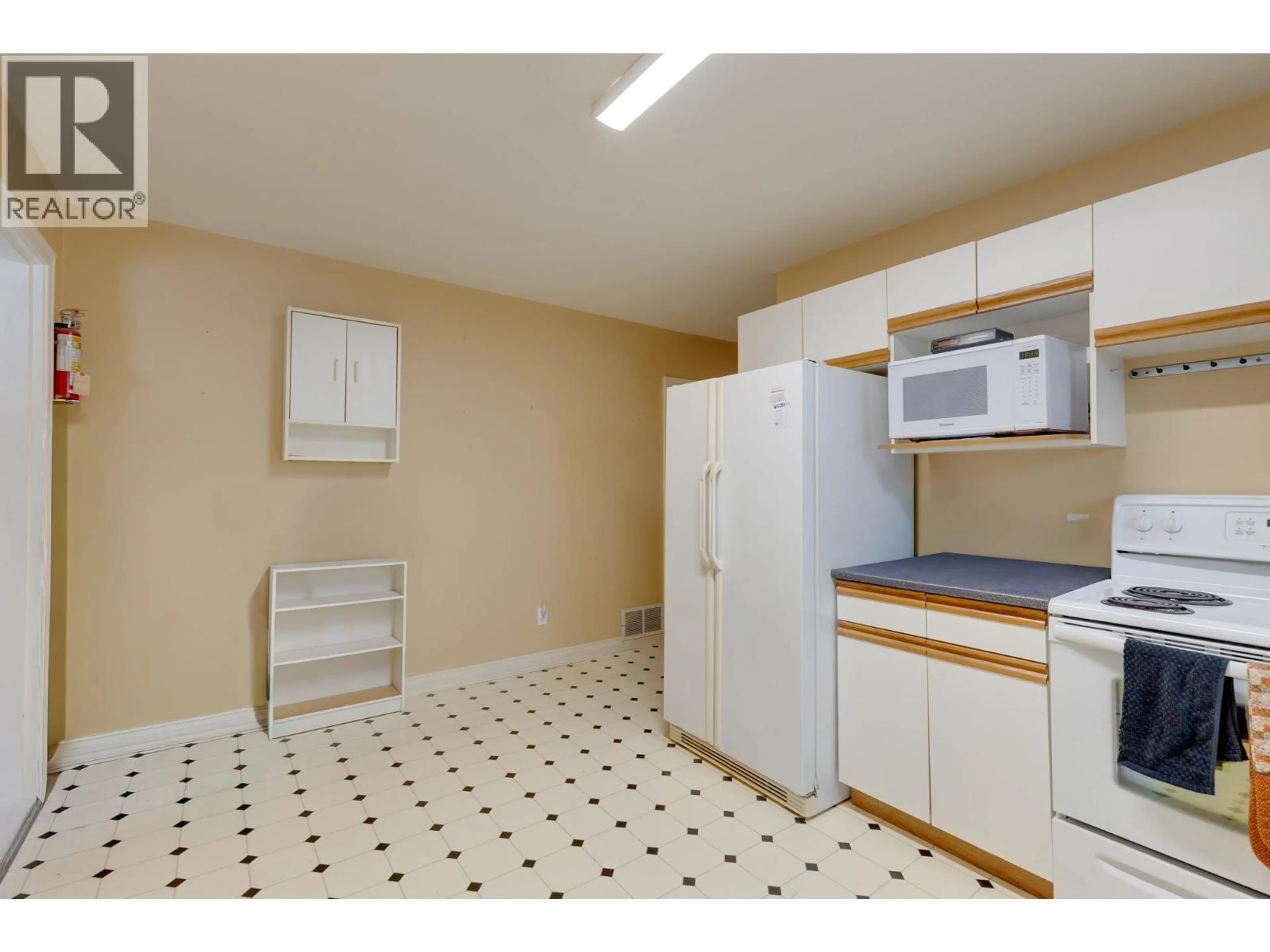 Standard kitchen, unknown for 2109 VICTORIA STREET, Prince George British Columbia V2L2L8